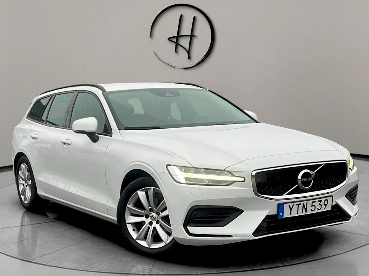 Volvo V60 2019 – bild 1 av 18