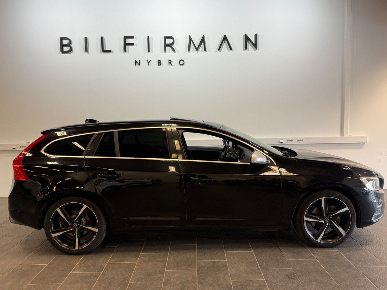 Volvo V60 2016 – bild 1 av 14