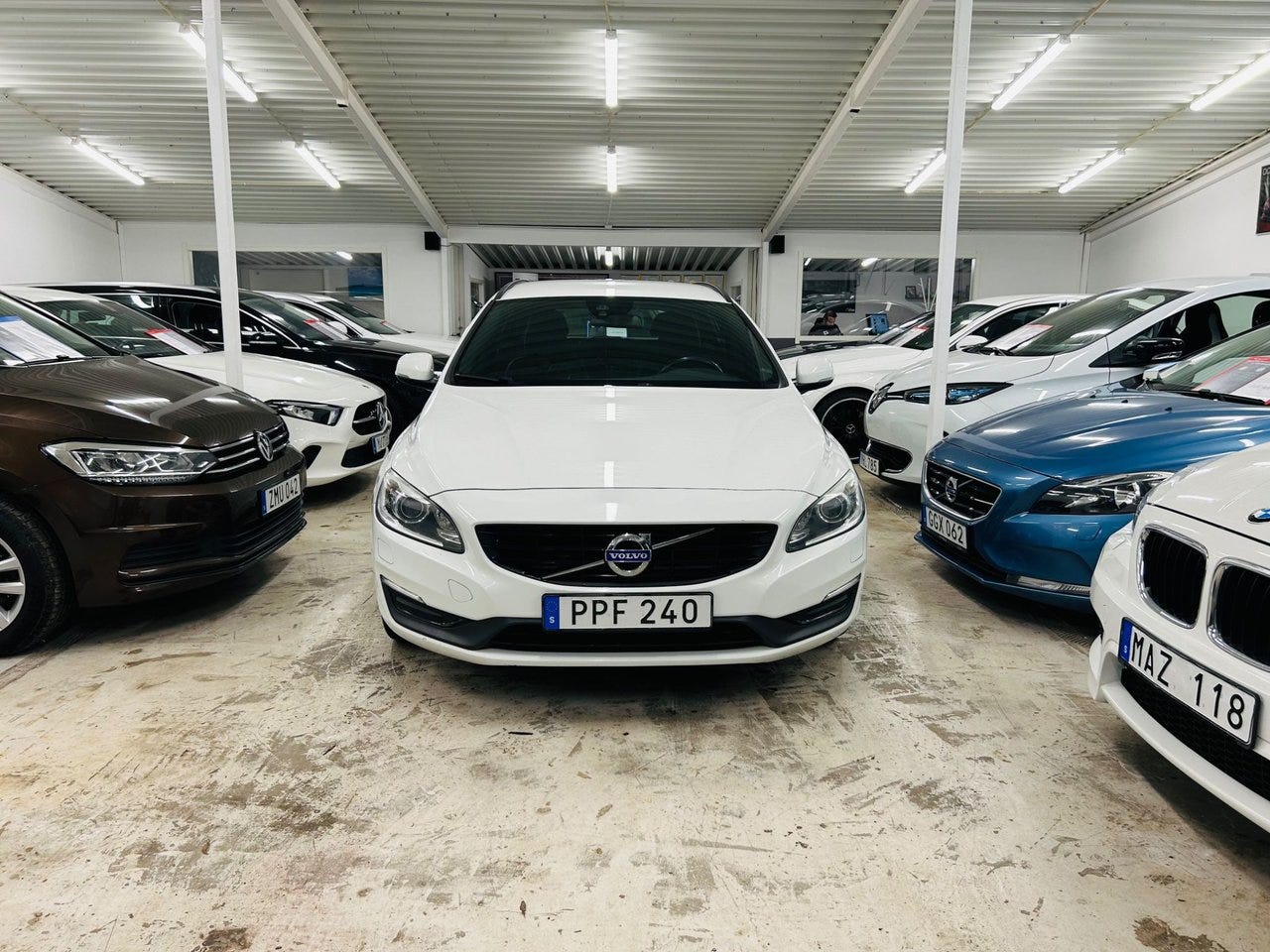 Volvo V60 2015 – bild 1 av 17