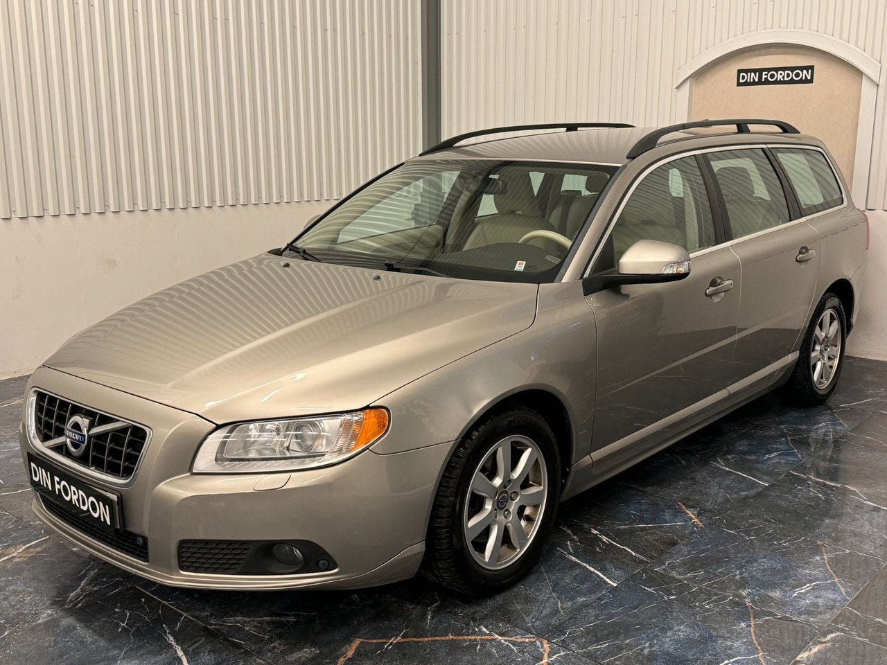 Volvo V70 2011 – bild 1 av 14