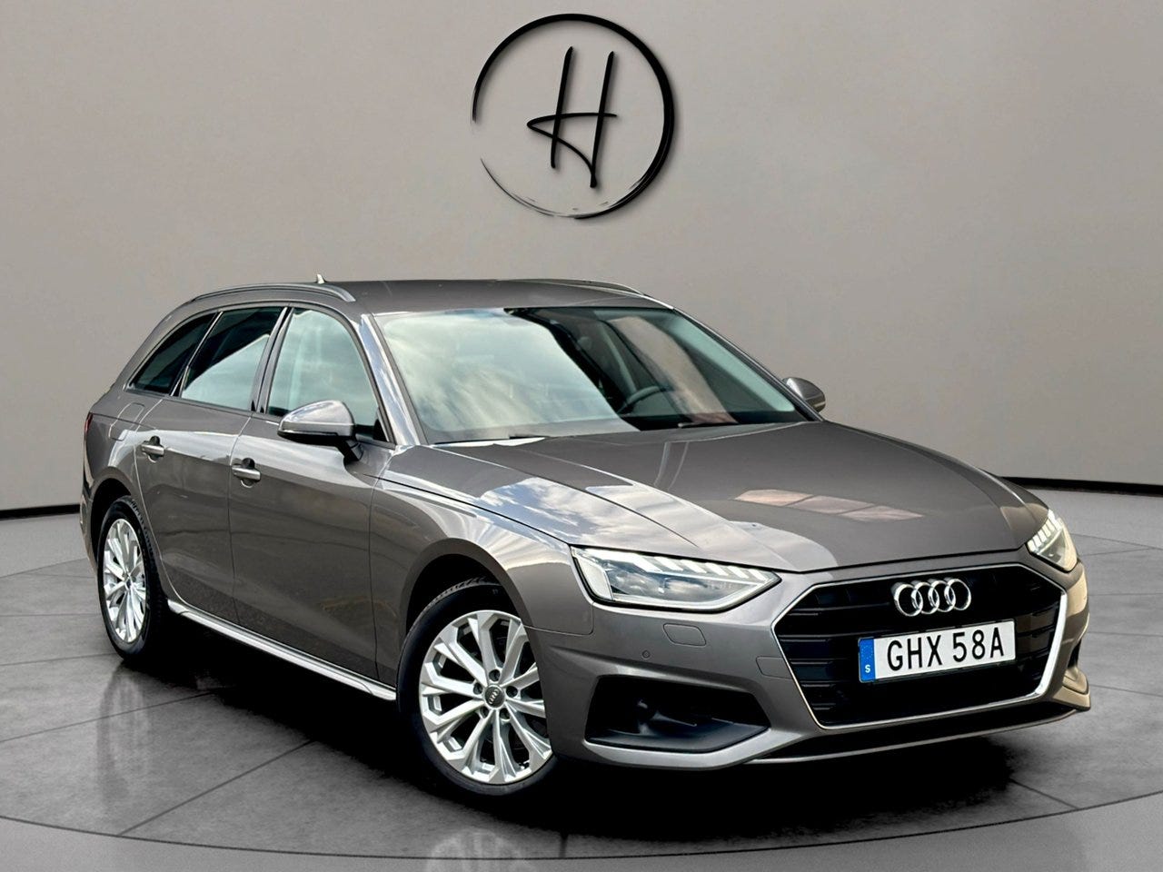 Audi A4 2020 – bild 1 av 24