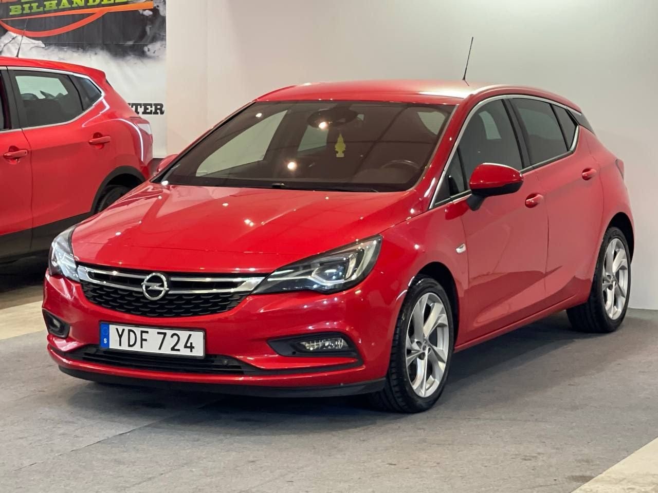 Opel Astra 2016 – bild 1 av 14