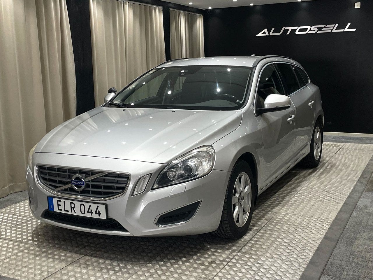Volvo V60 2013 – bild 1 av 21
