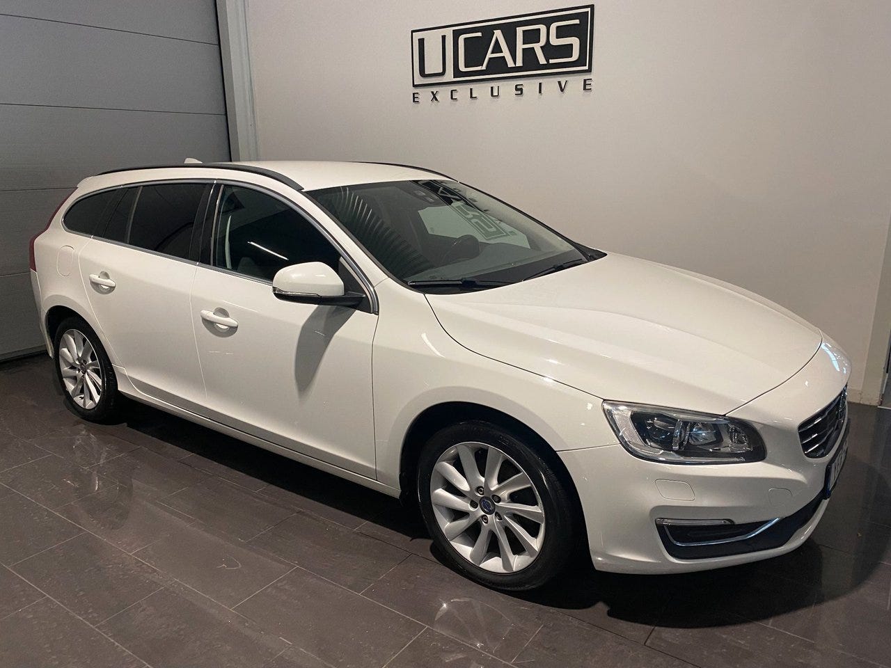 Volvo V60 2017 – bild 1 av 20