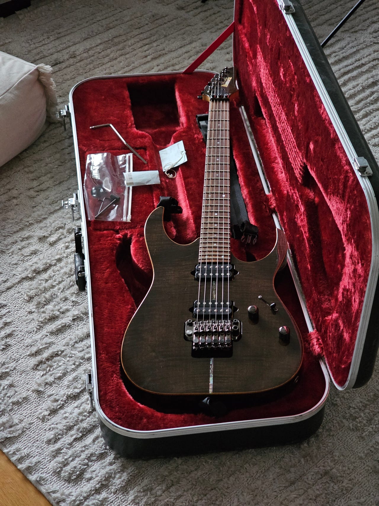 Ibanez RG3620Z-HBK Prestige 2009 - Himalayan Black | Blocket