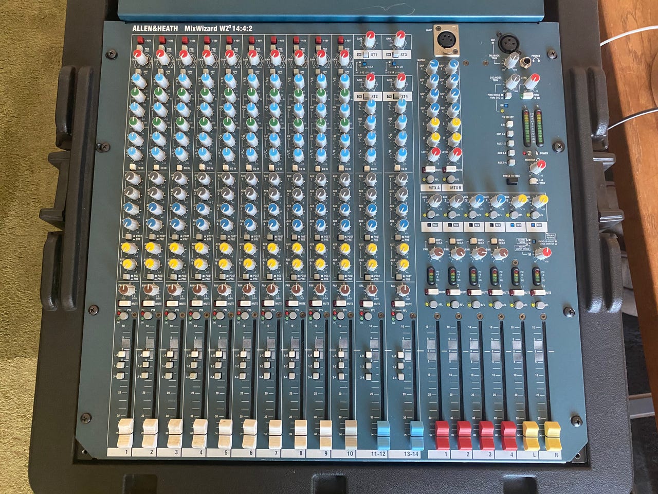 Allen & Heath MixWizard WZ4 14:4:2 - Console de mixage analogique