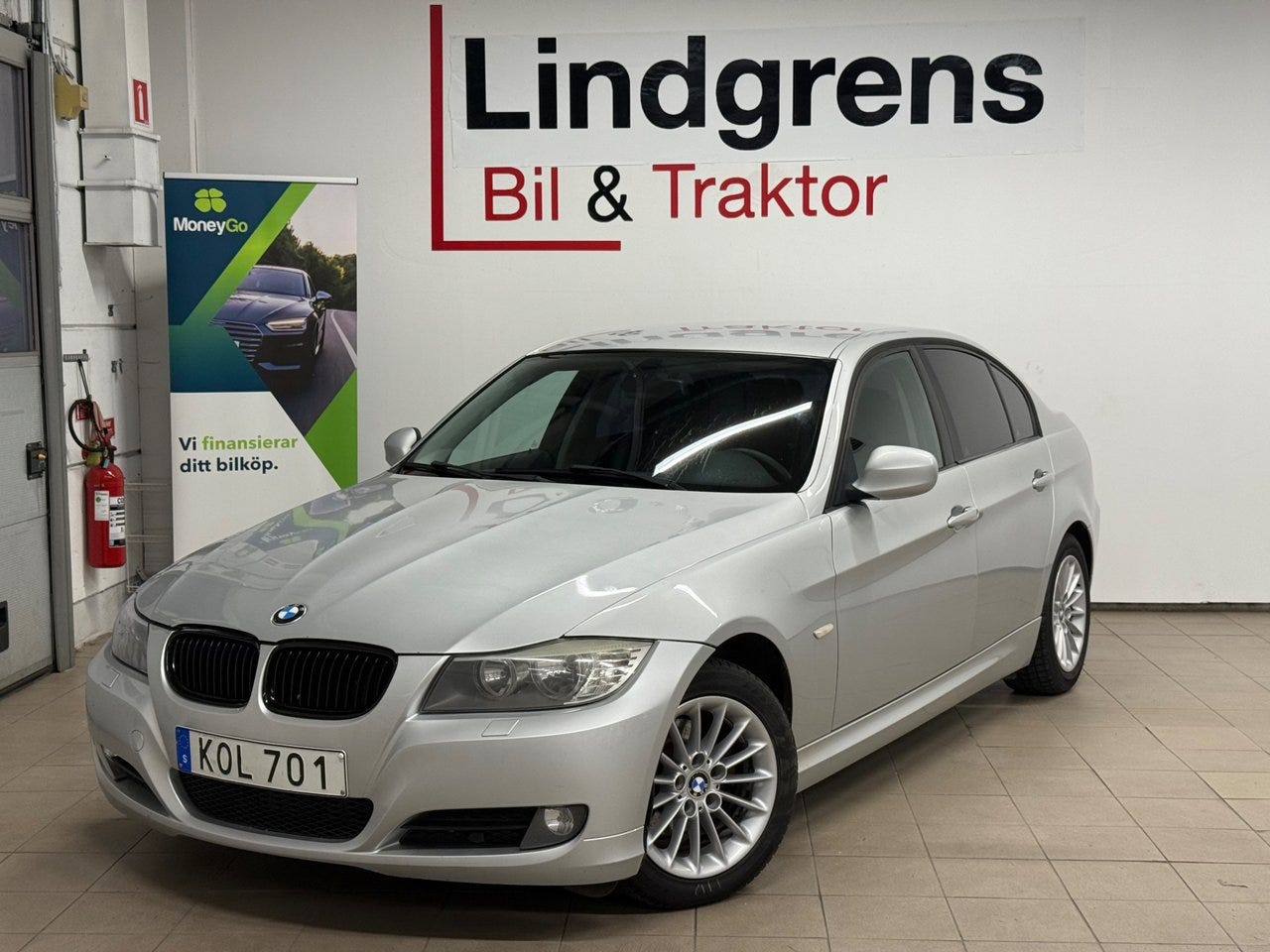 BMW 318 2010 – bild 1 av 12