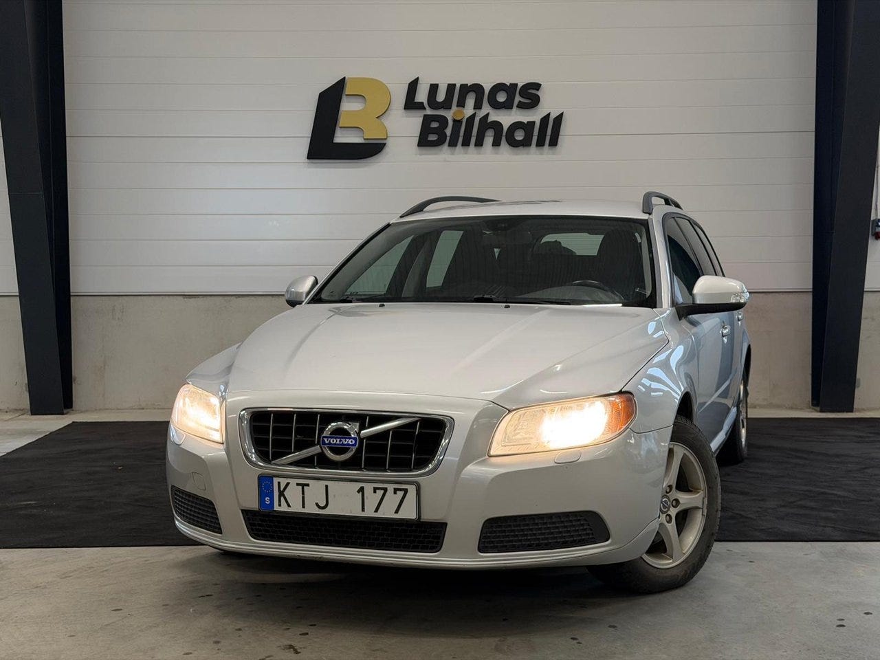 Volvo V70 2011 – bild 1 av 22