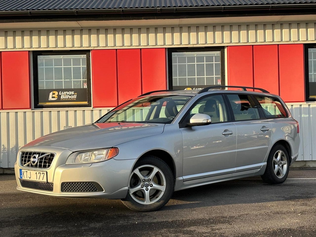 Volvo V70 2011 – bild 1 av 22