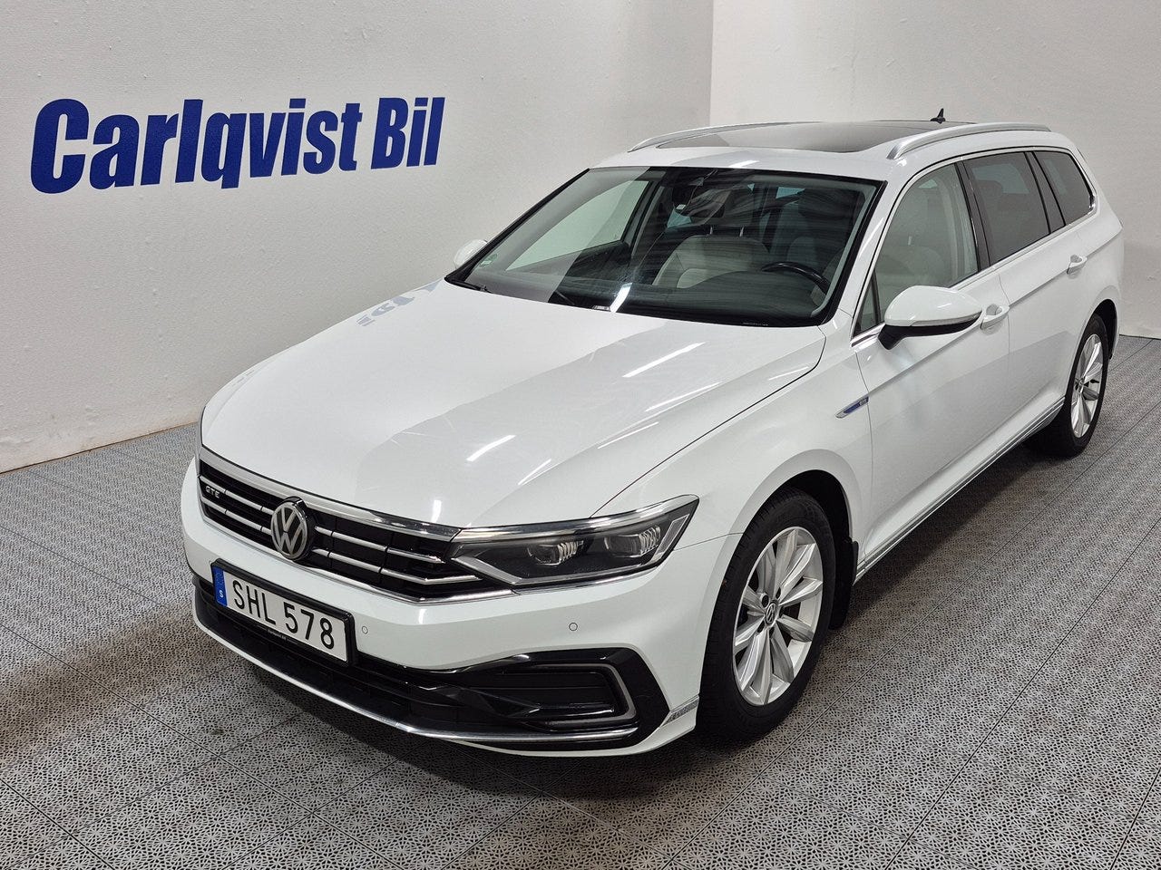 Volkswagen Passat 2020 – bild 1 av 11