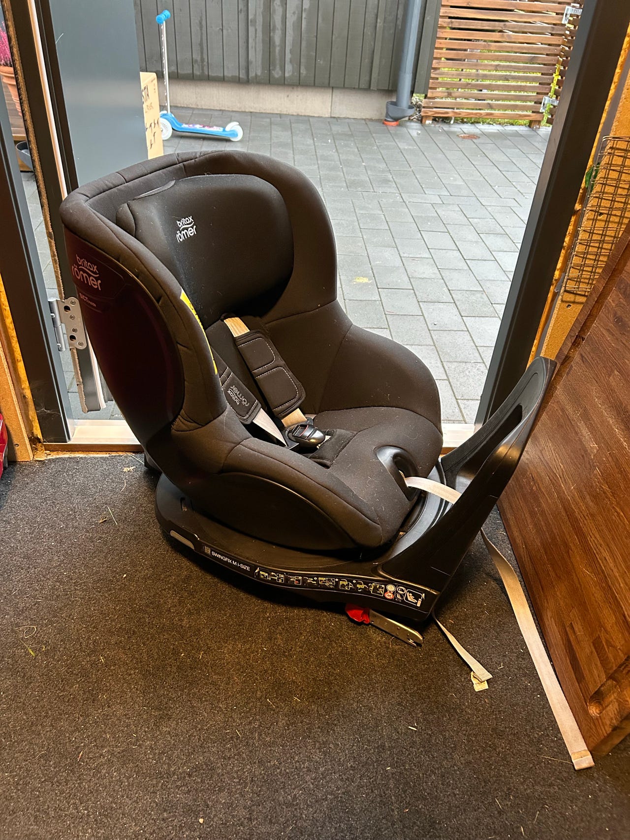 Britax Rmer Swingfix M Isizenull