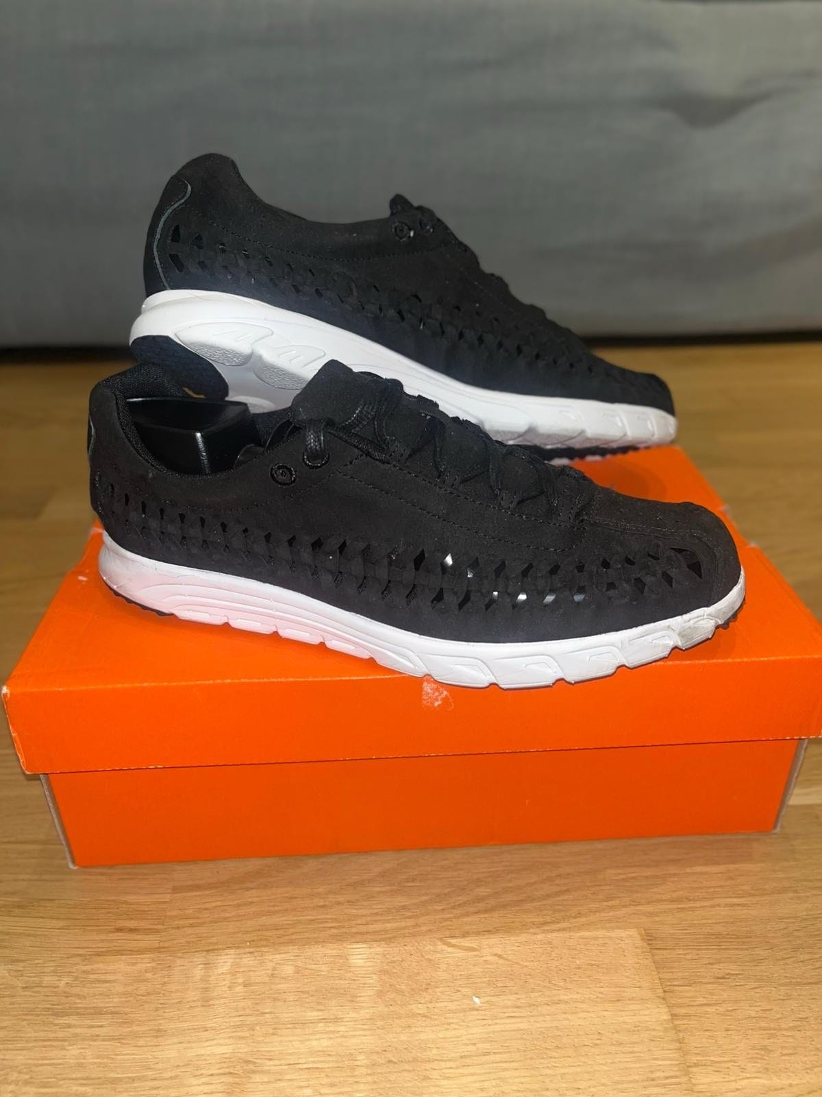 nike-mayfly-woven-svart-strl-42-5-fint-skick-blocket
