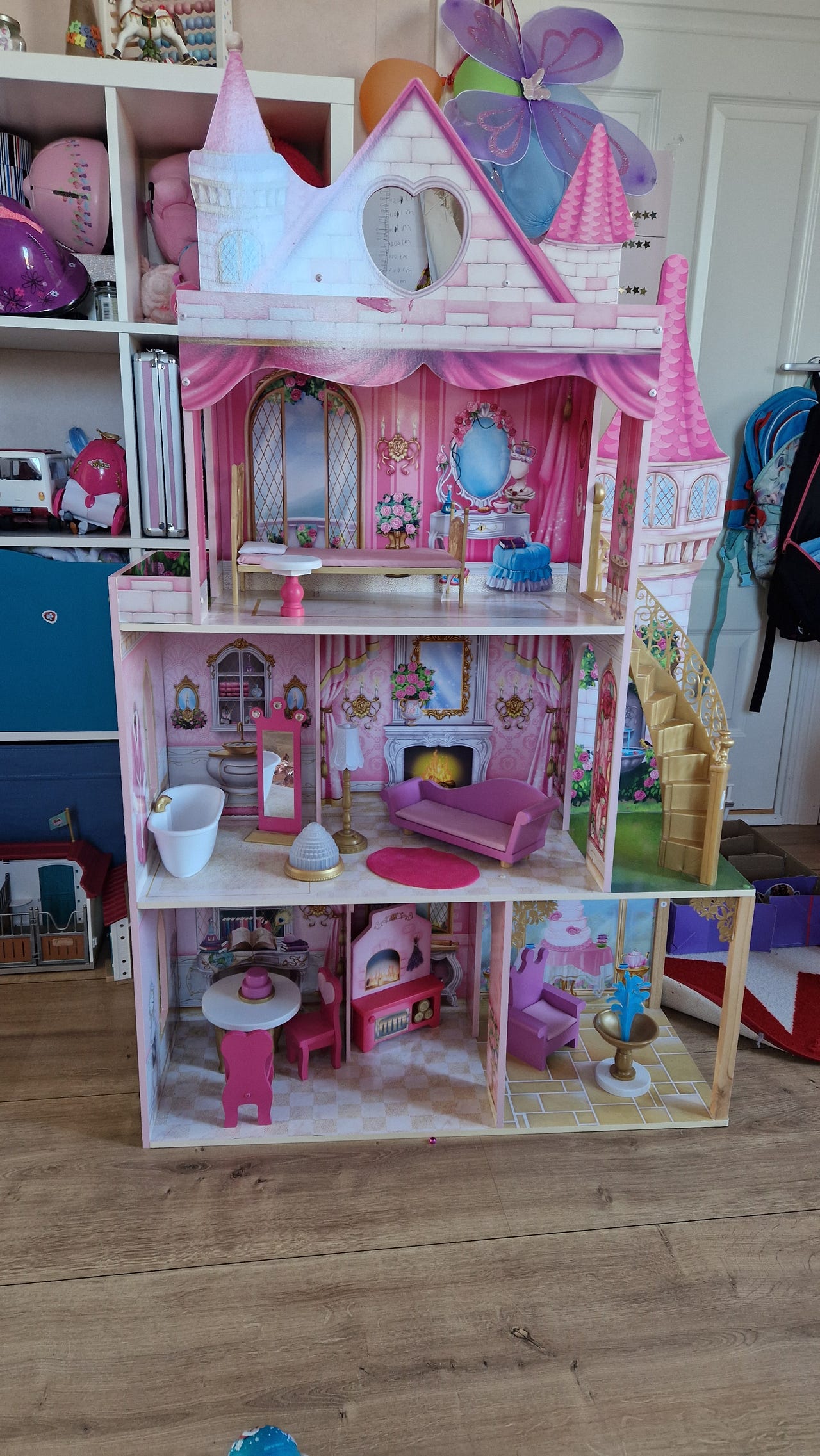 Dockskåp, barbie hus Kidkraft | Blocket