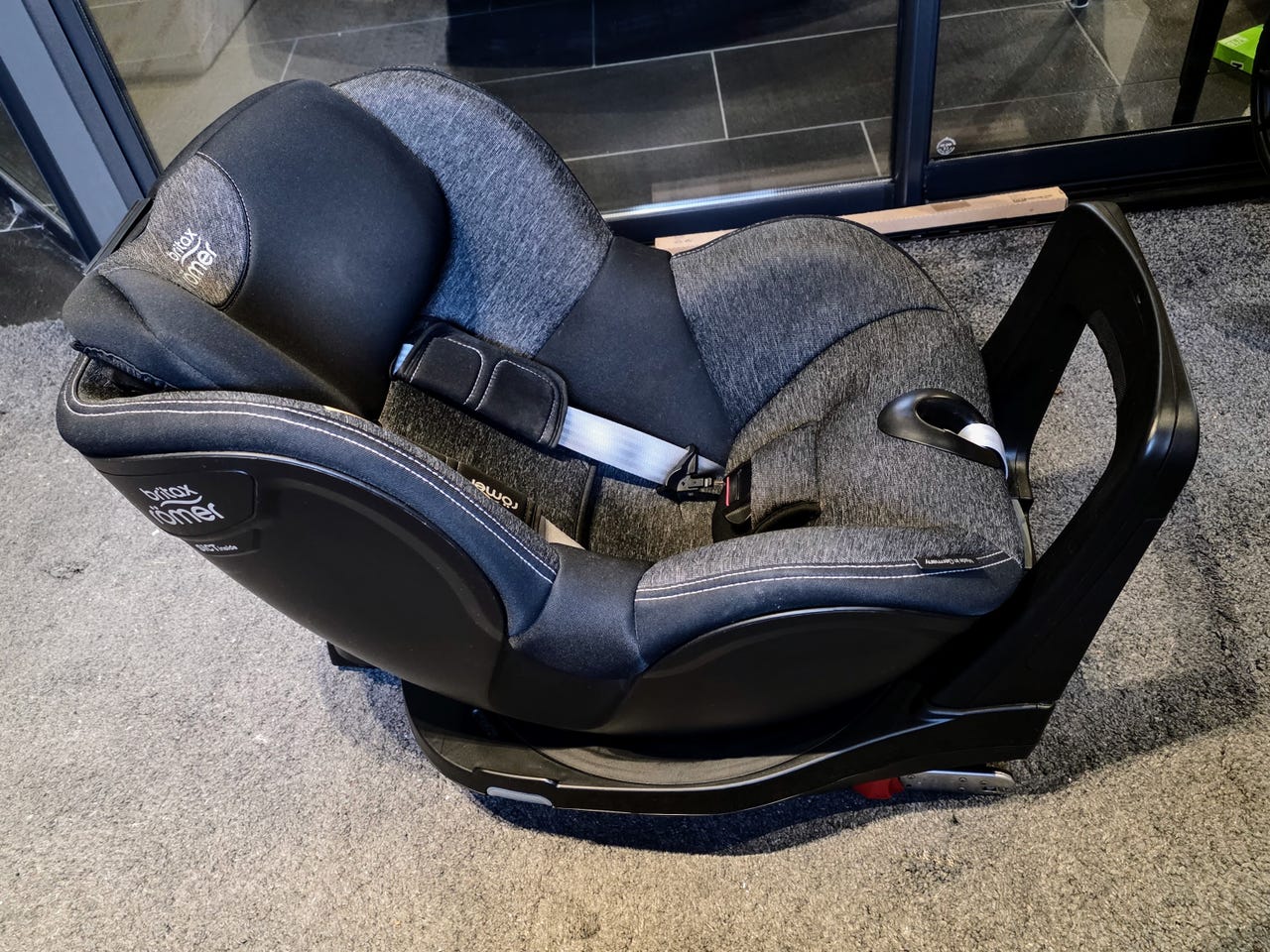 Britax Rmer Swingfix M Isizenull