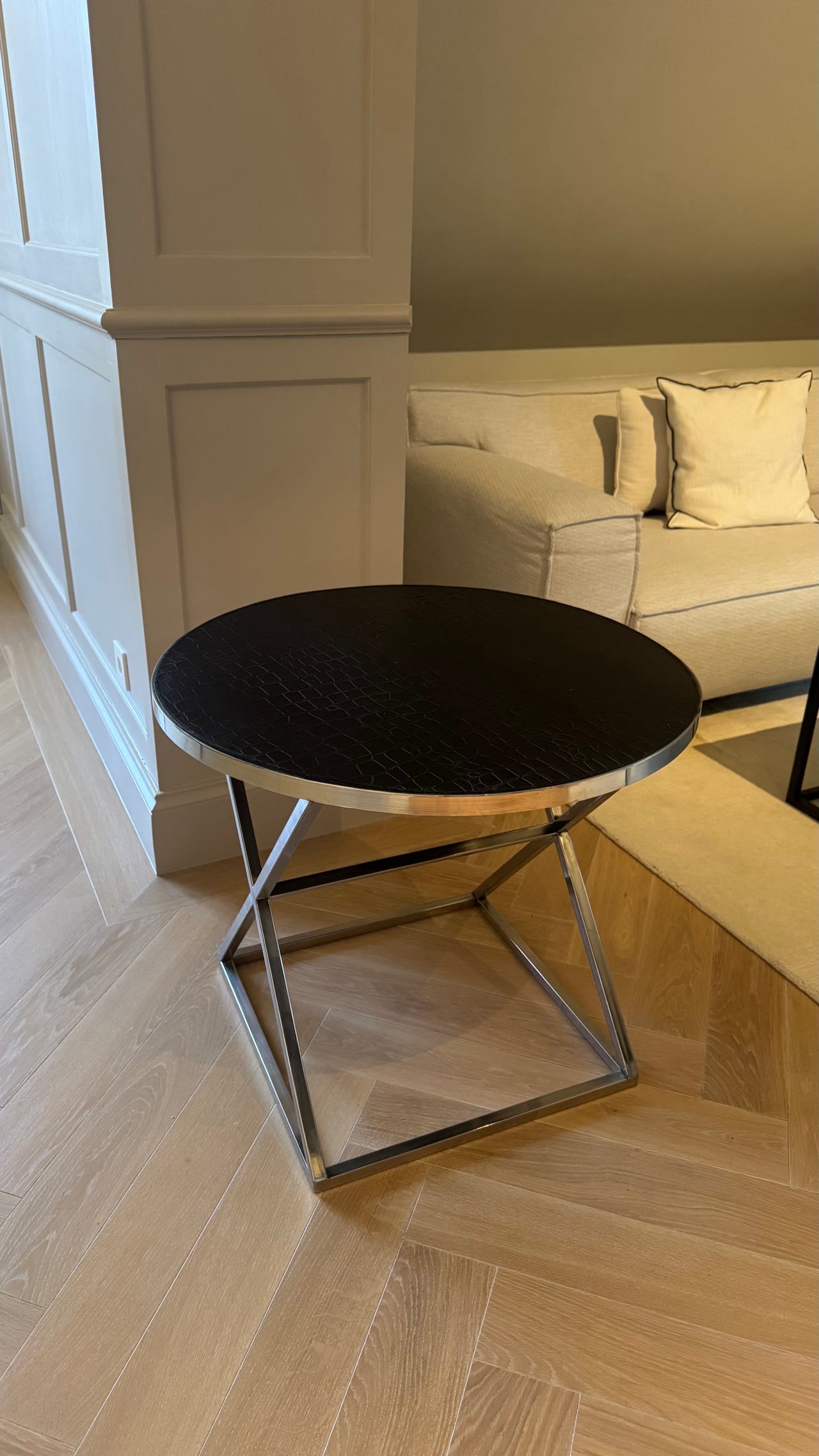Runt sideboard från New port. | Blocket