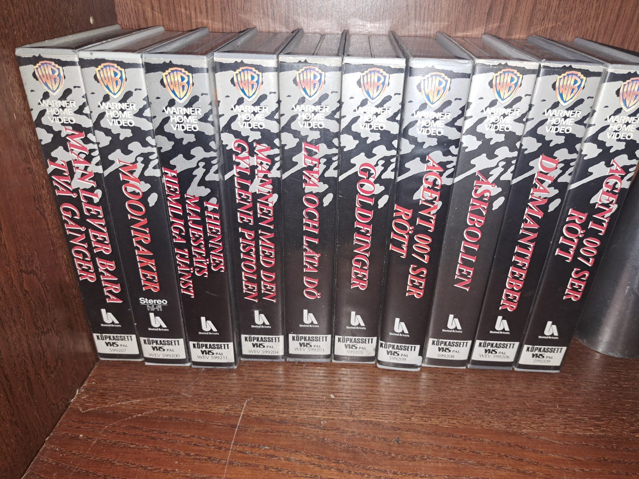 007 James Bond, 10 titlar från 1988 | Blocket