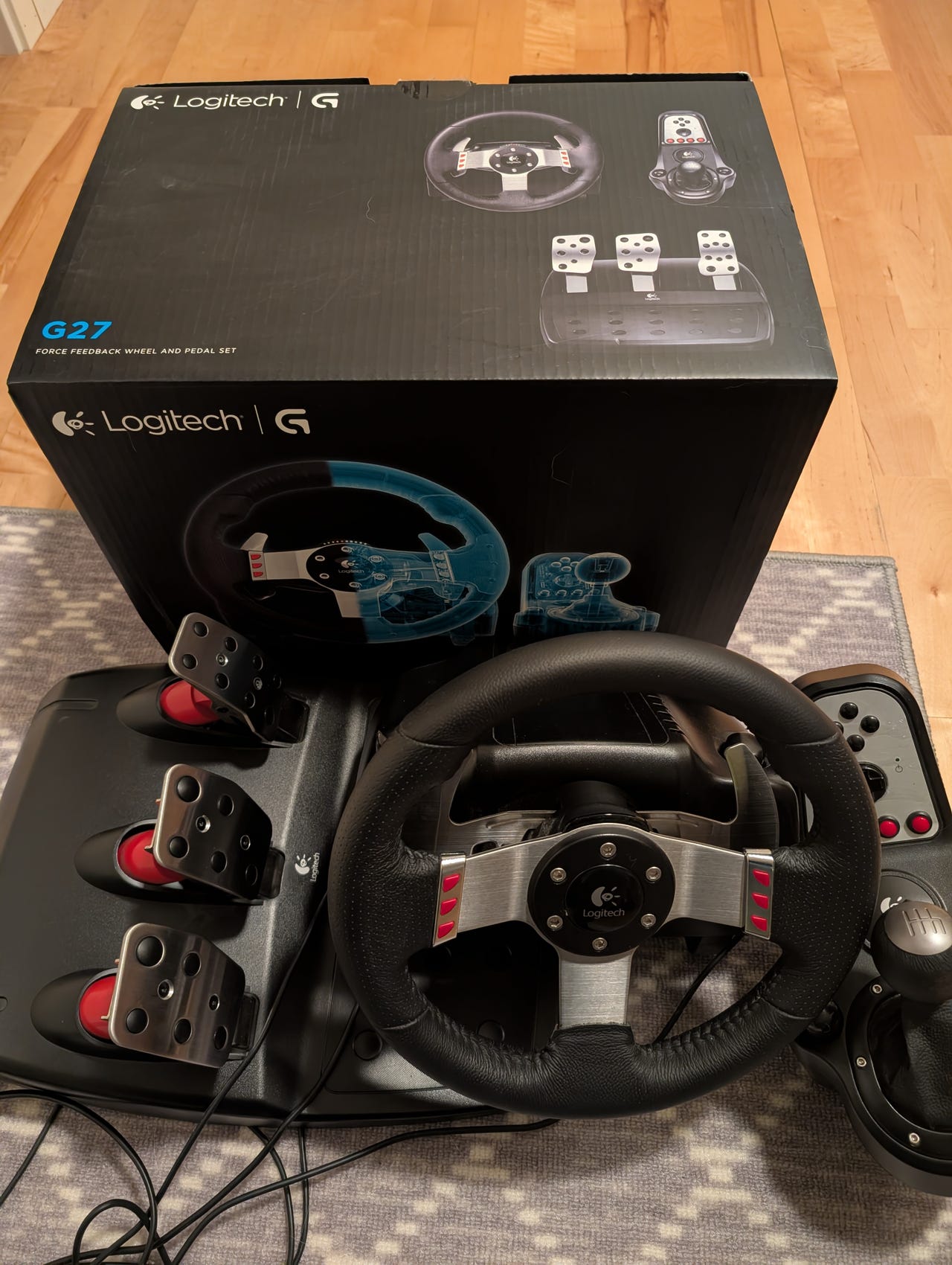 Logitech G27 Racing Wheel och Pedaler med växelspak | Blocket