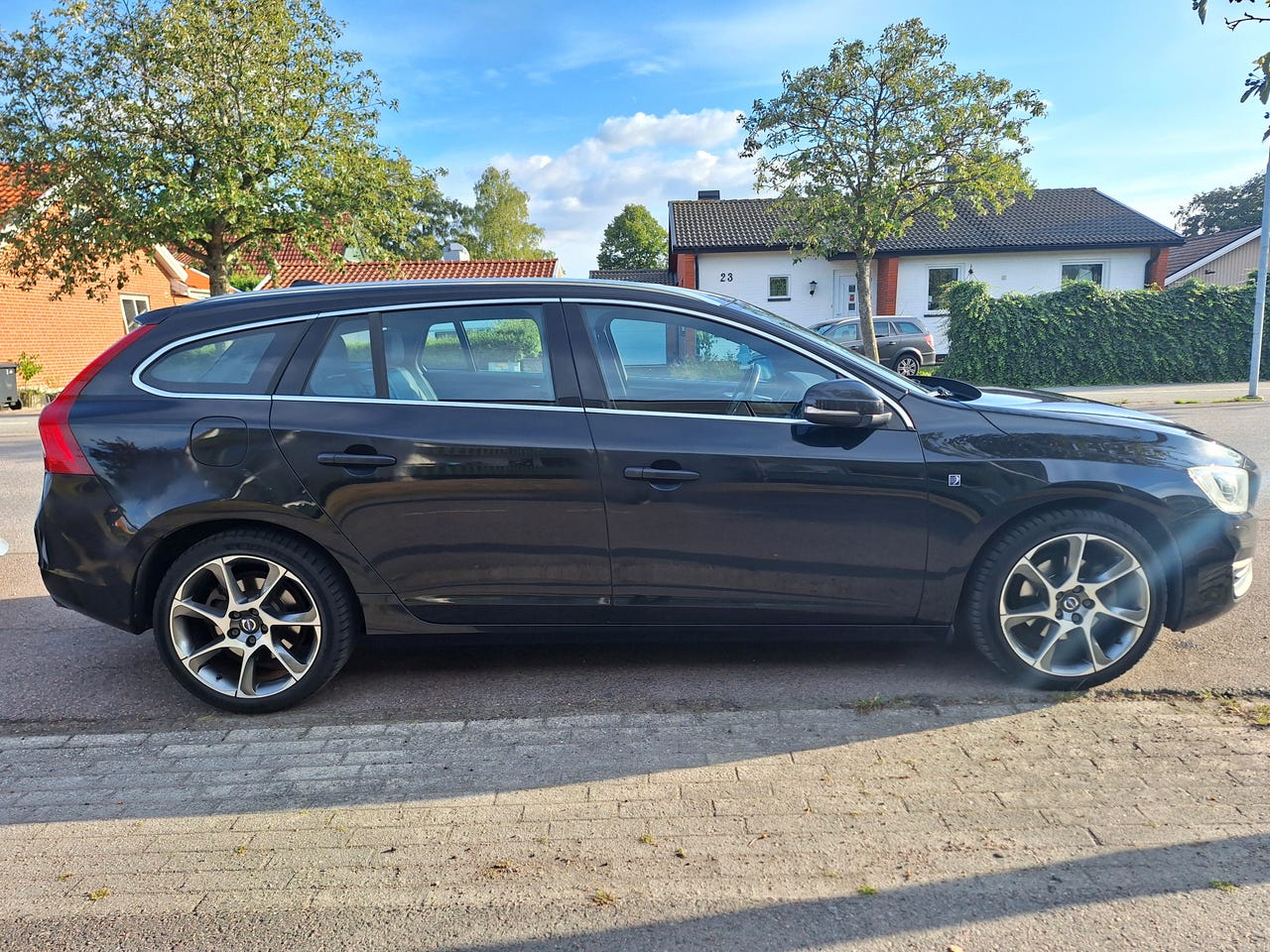 Volvo V60 2015 – bild 1 av 18