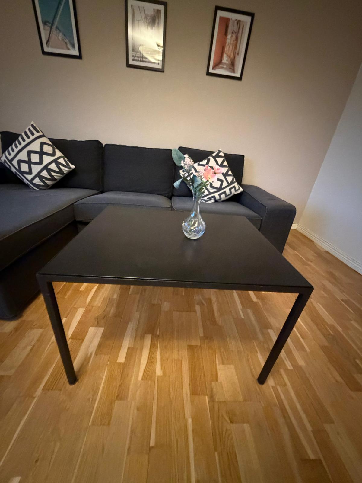 Small living room table in good condition. Dimensions: 60 × 75 × 50 cm ...