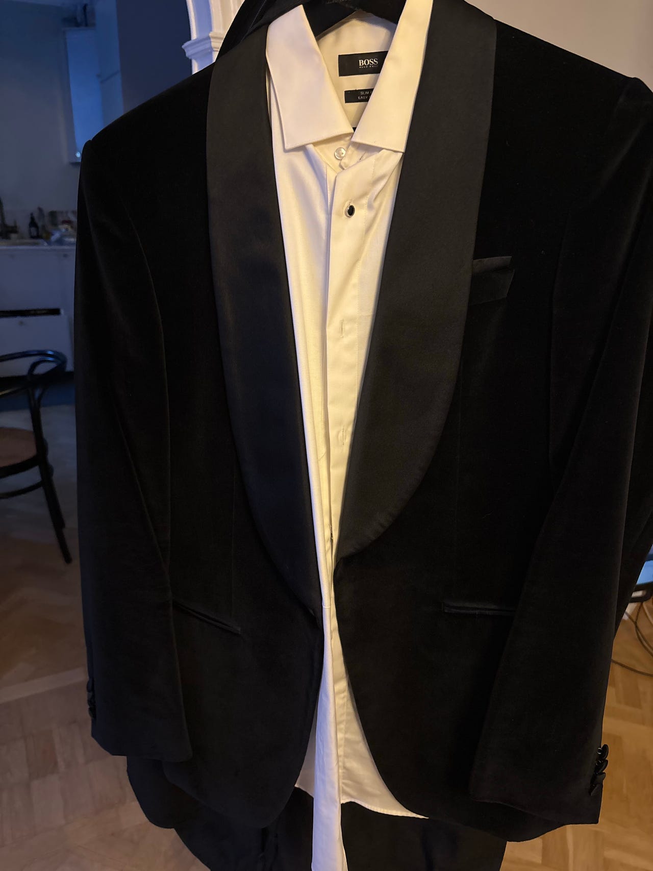 Hugo Boss - Smoking Svart sammet storlek 48 | Blocket