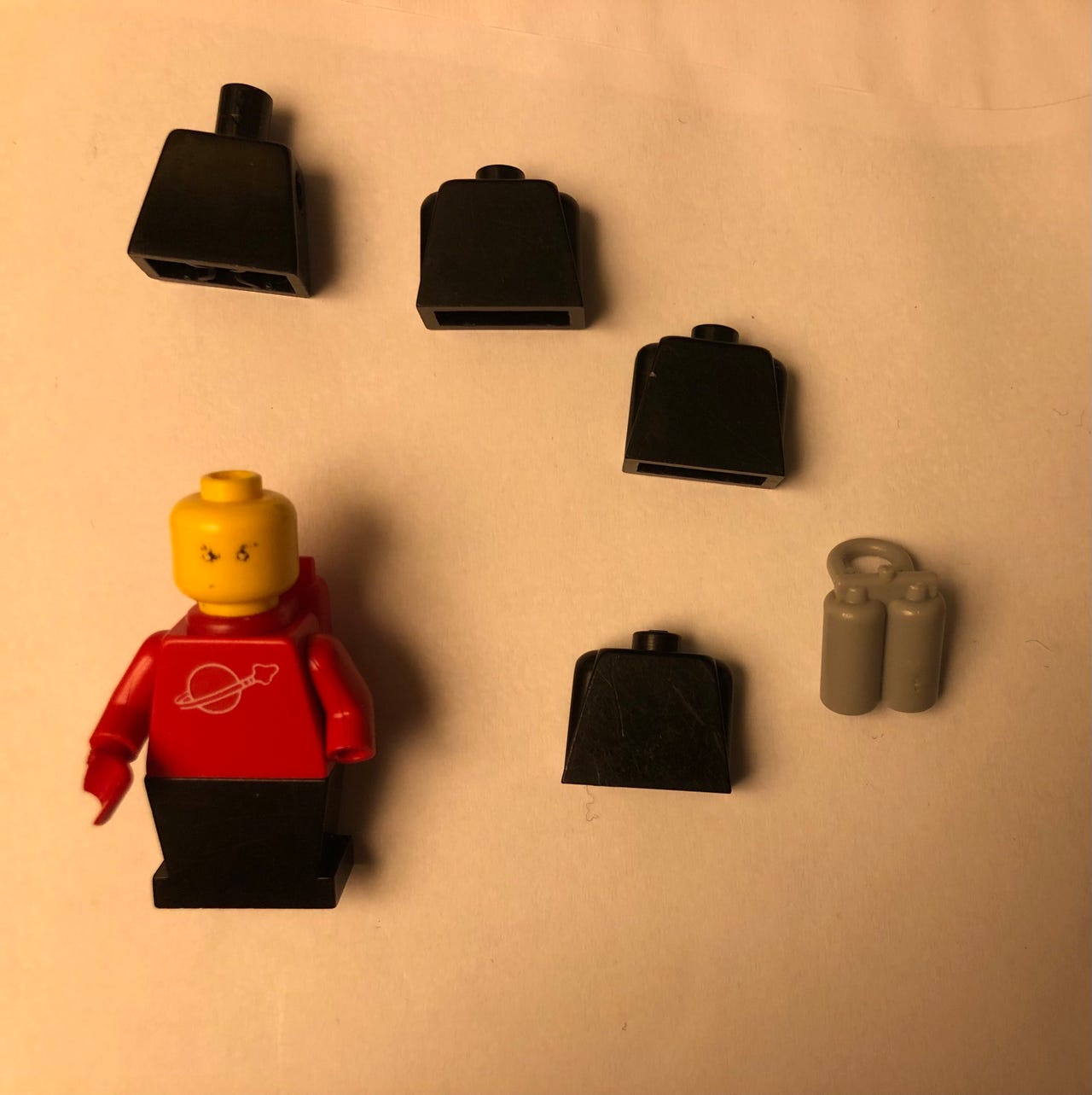 LEGO Minifigur med tillbehör från 70-talet | Blocket