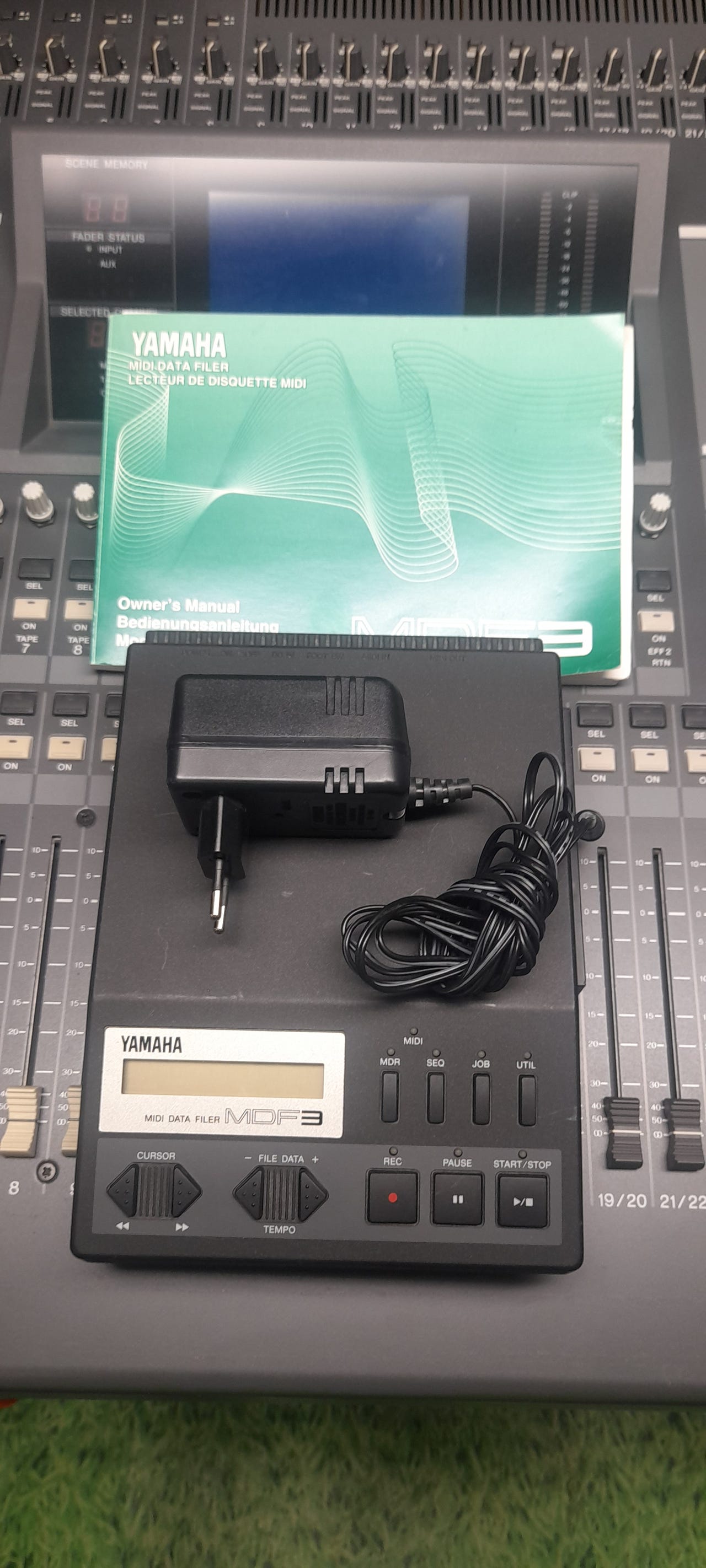 Yamaha MDF3 MIDI Data Filer | Blocket
