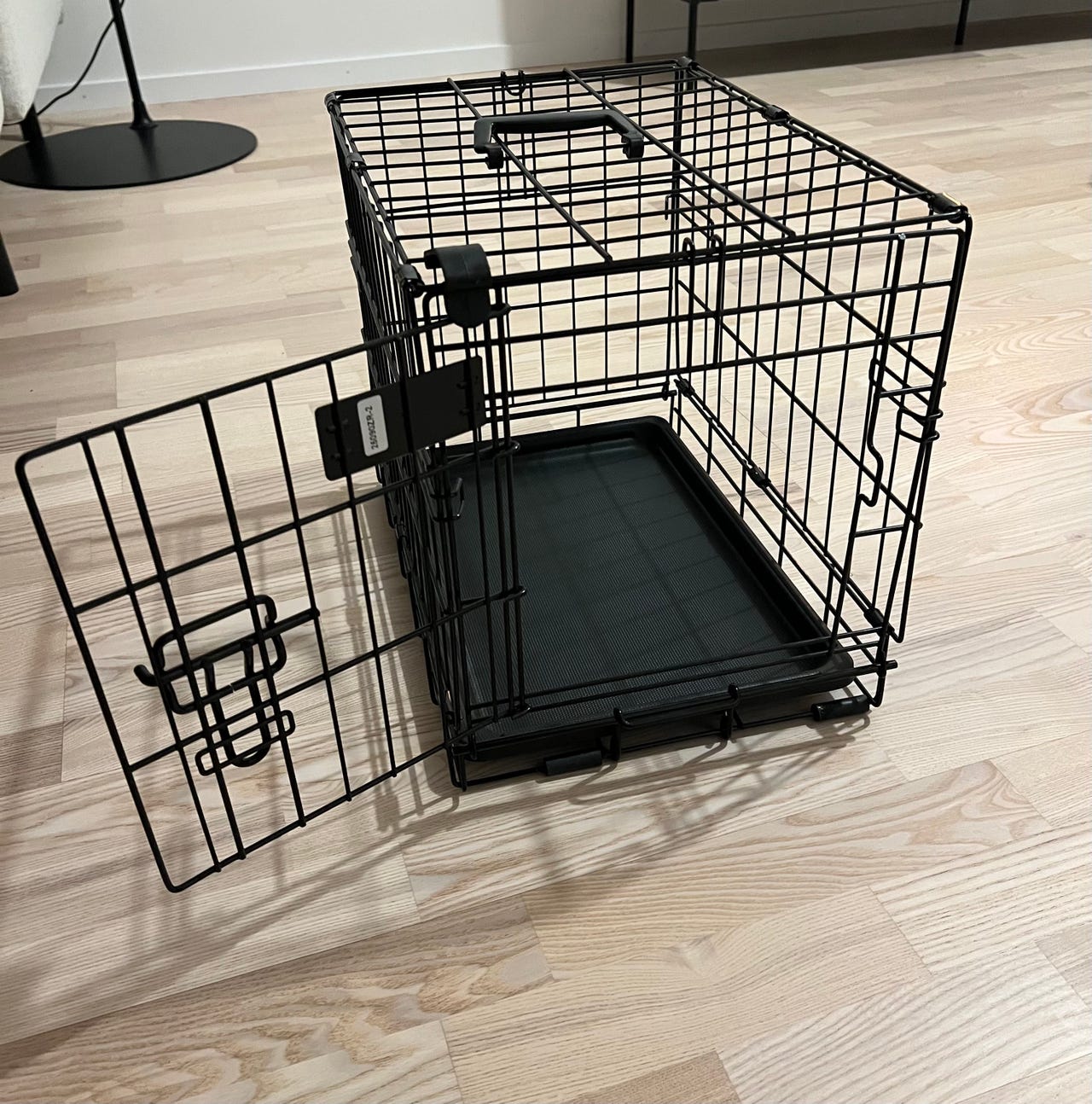 Picture of Robust, collapsible metal dog crate with floor tray and additional ...