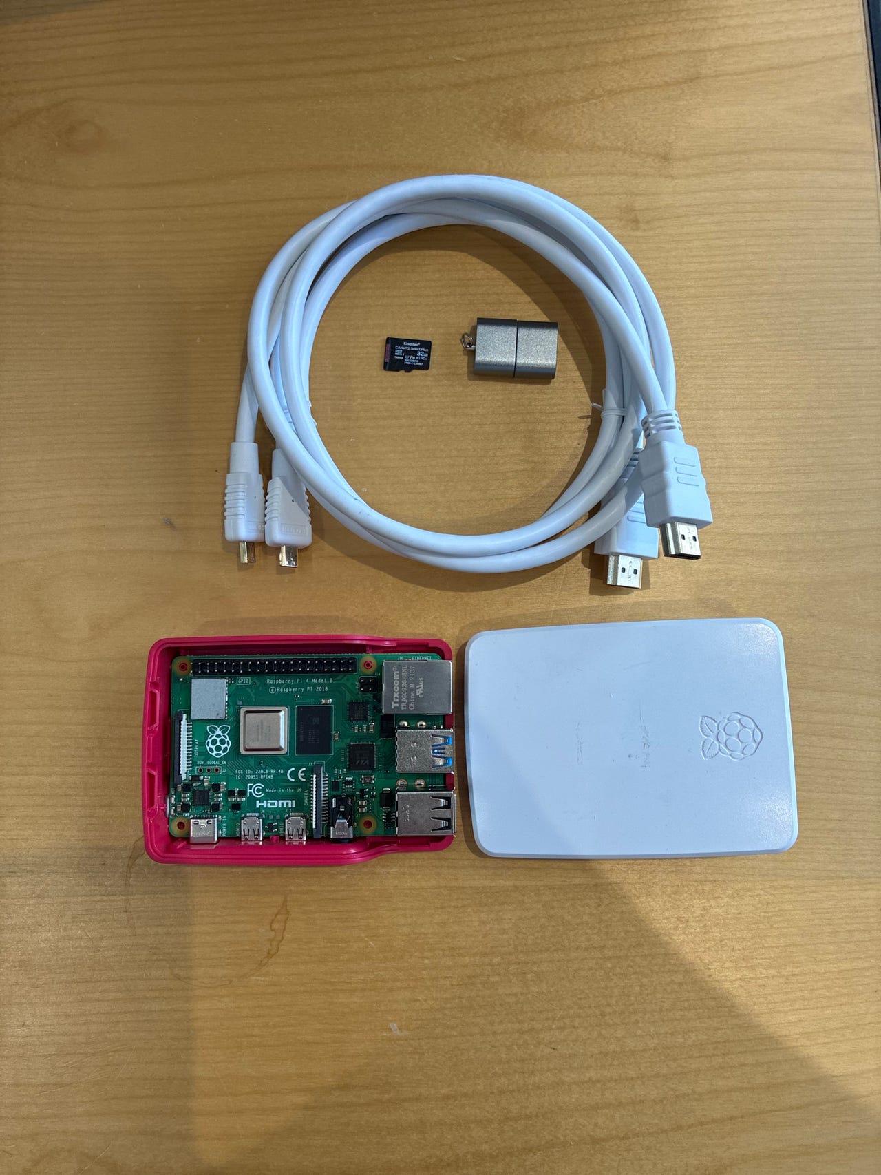 Raspberry Pi datorpaket med kablar minneskort och hölje | Blocket