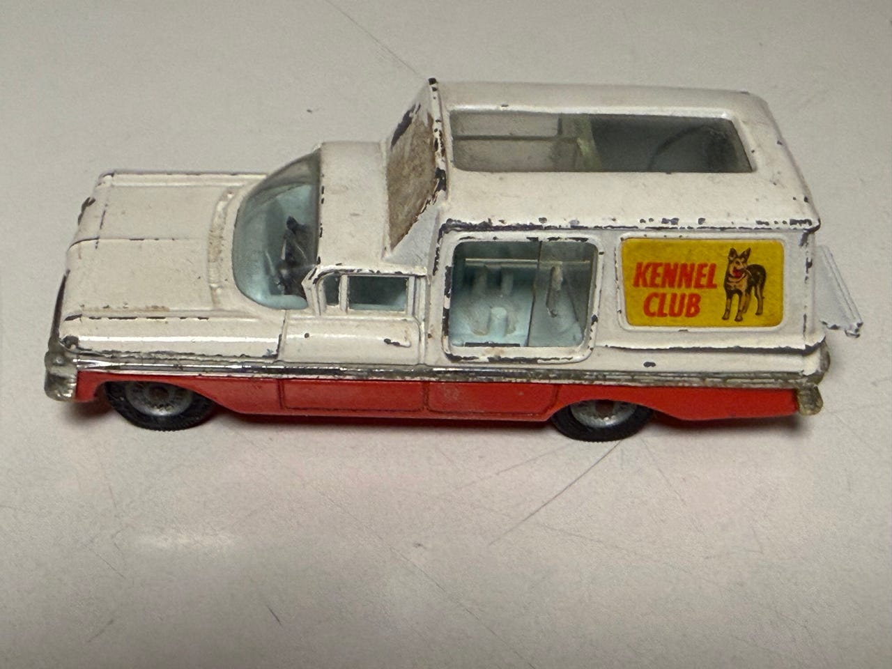 Corgi Toys Chevrolet Impala – Kennel Service Wagon – Réf 486 – 1/43 – Occasion