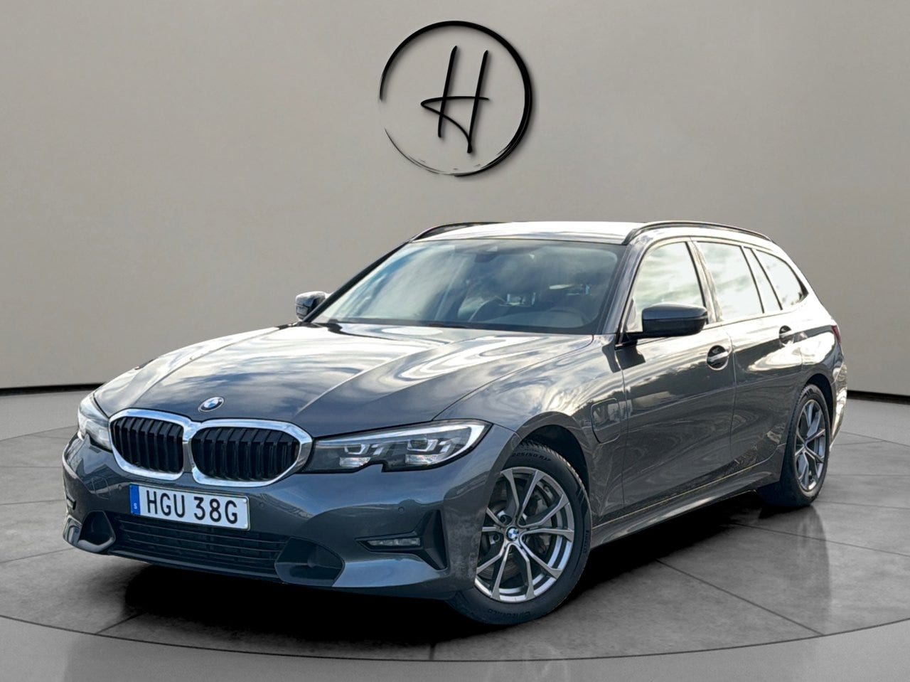 BMW 330e 2021 – bild 1 av 24