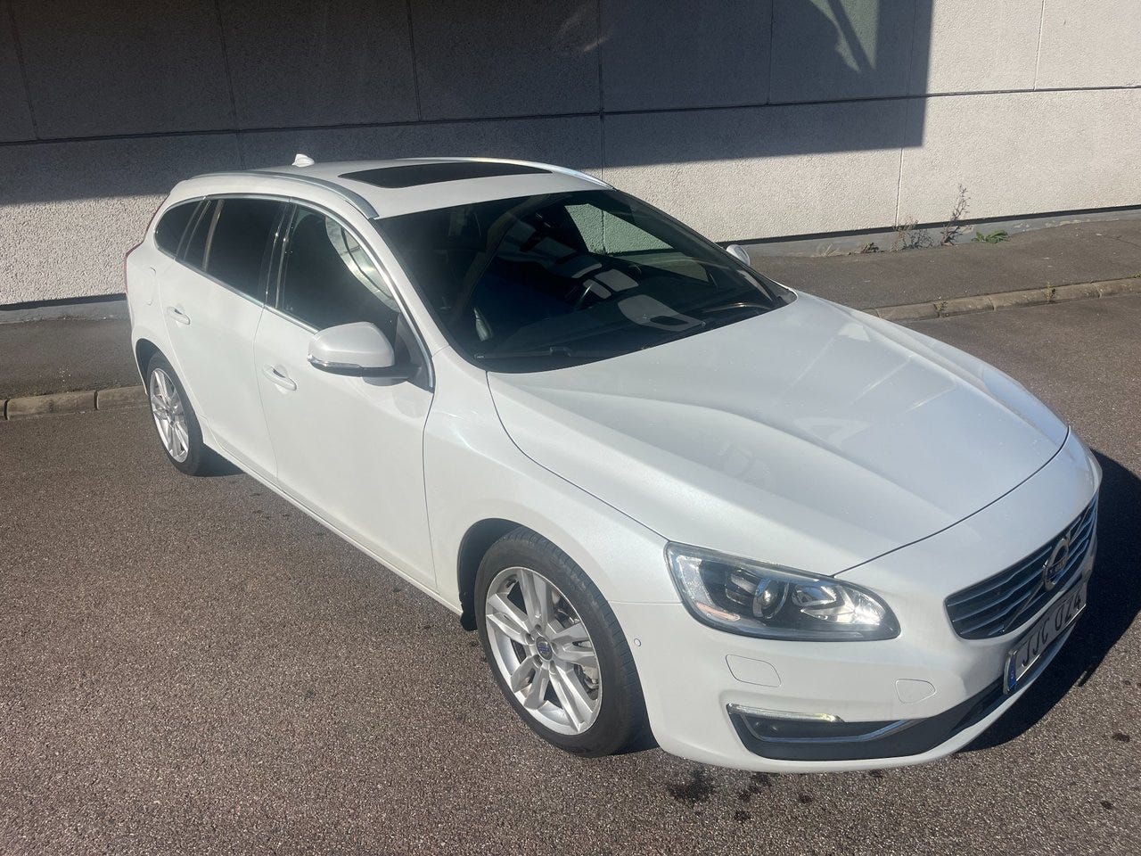 Volvo V60 2014 – bild 1 av 21