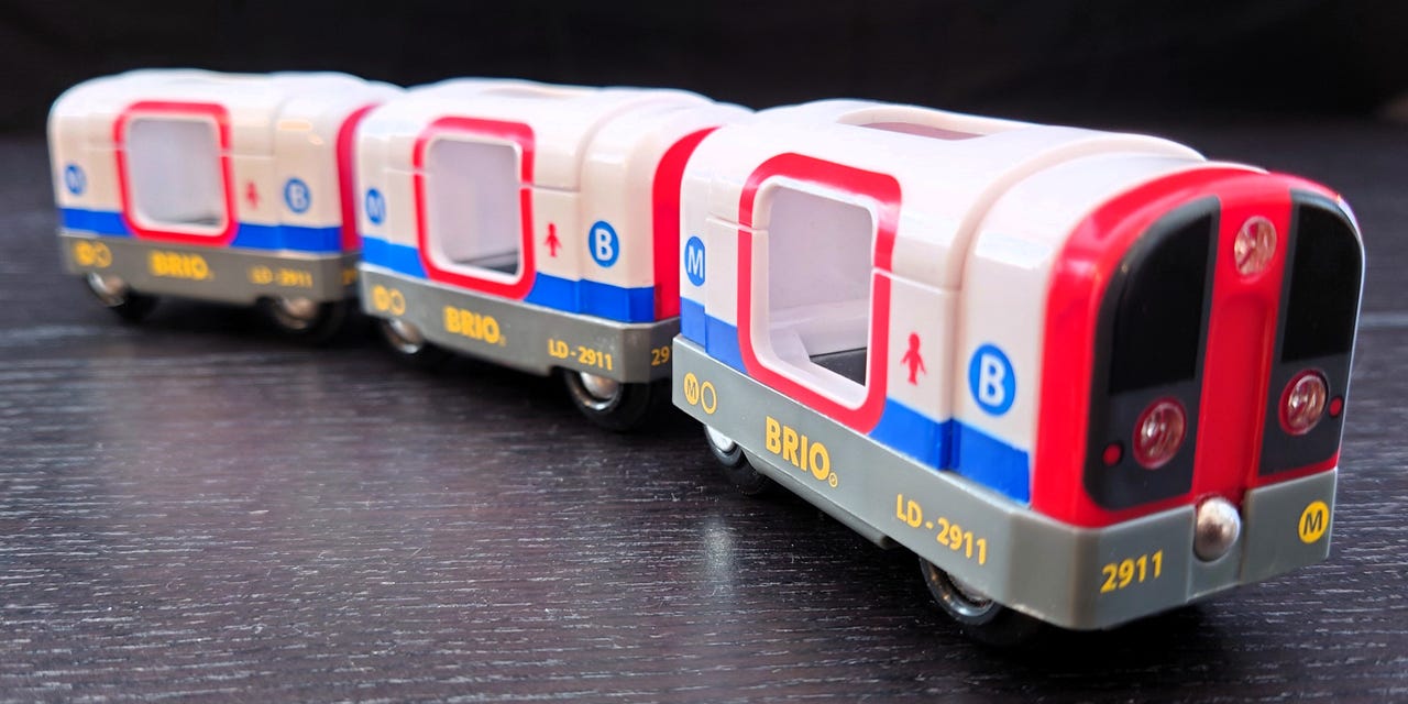 🚇 BRIO 33867 Metro Train – 3 delar, öppningsbara vagnar | Blocket
