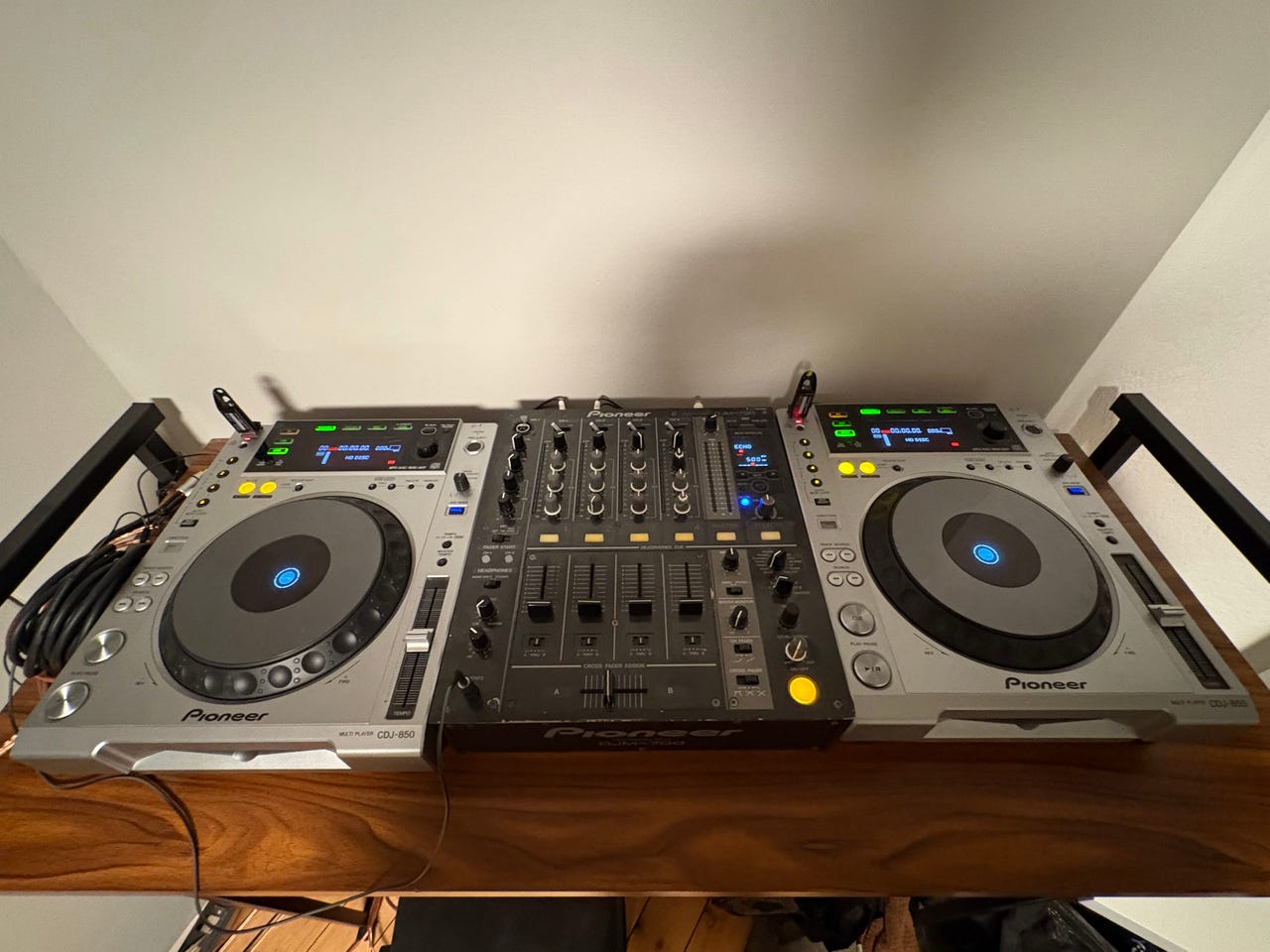 Dj Set - Pioneer CDJ 850 x2 & DJM 700 Mixer | Blocket