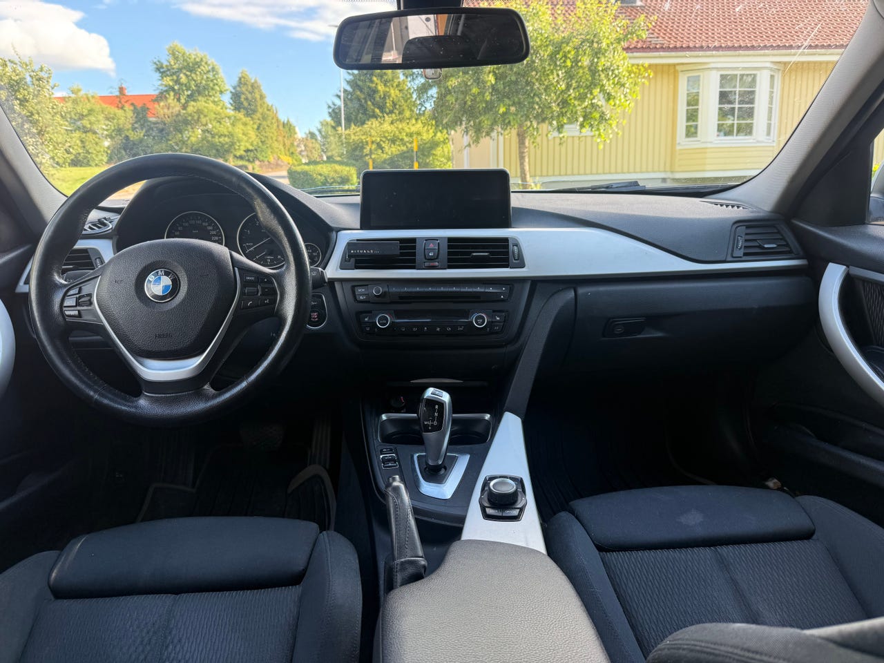 BMW 320d 2013 – bild 1 av 5
