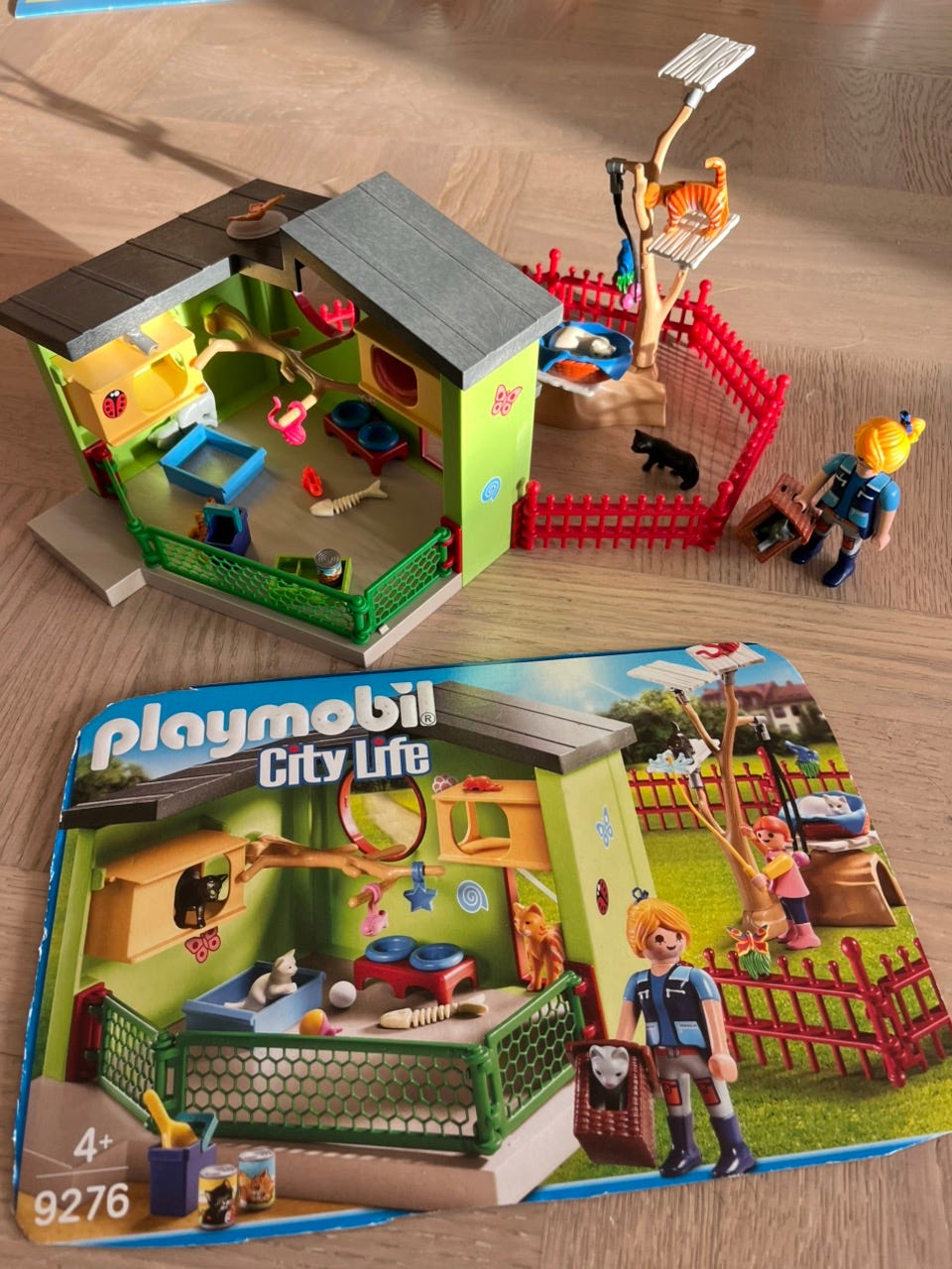 Playmobil City Life – stort paket med hus, förskola & djur | Blocket