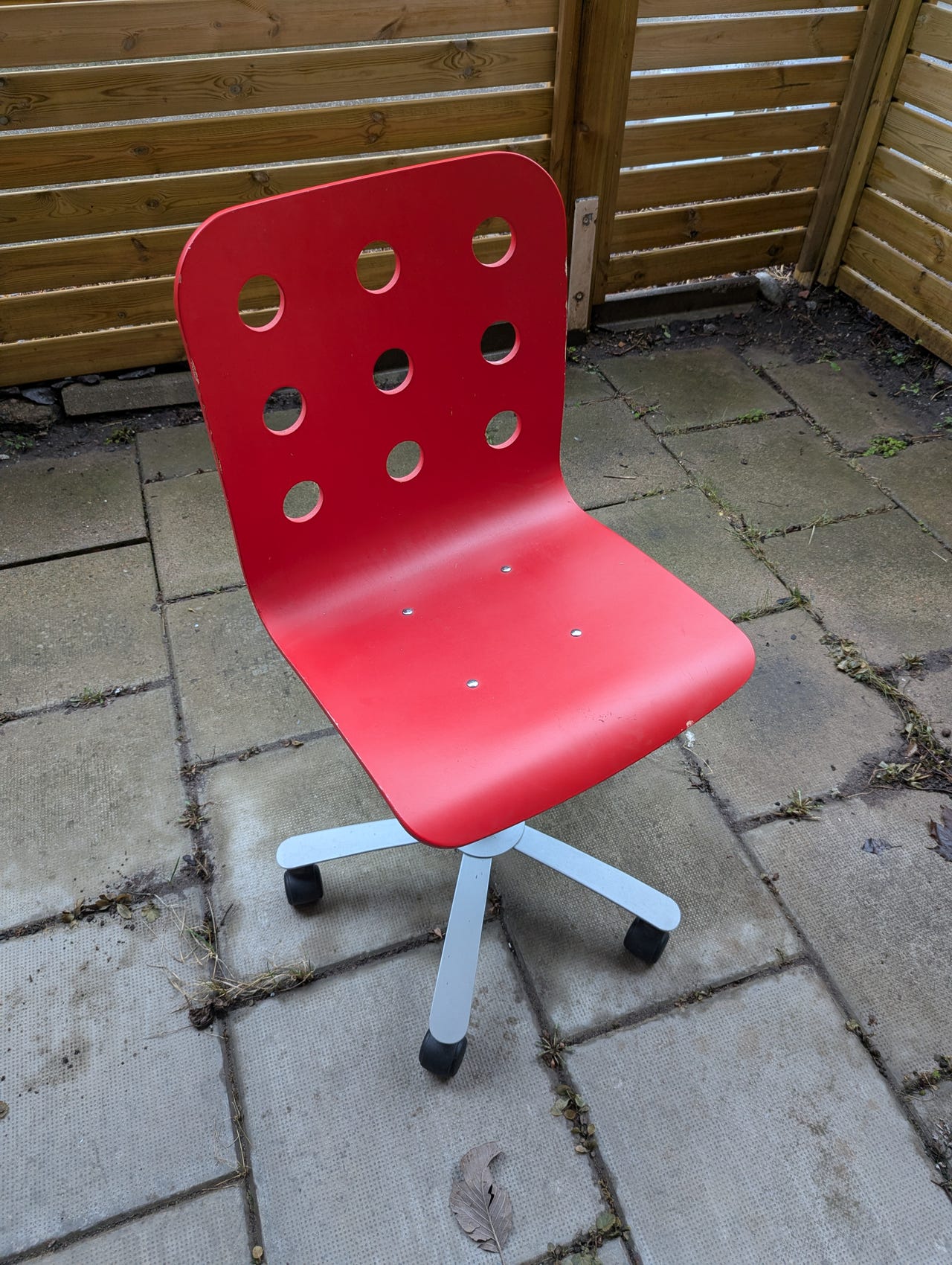 IKEA, kontorsstol JULES, färg röd, juniorupplagan | Blocket