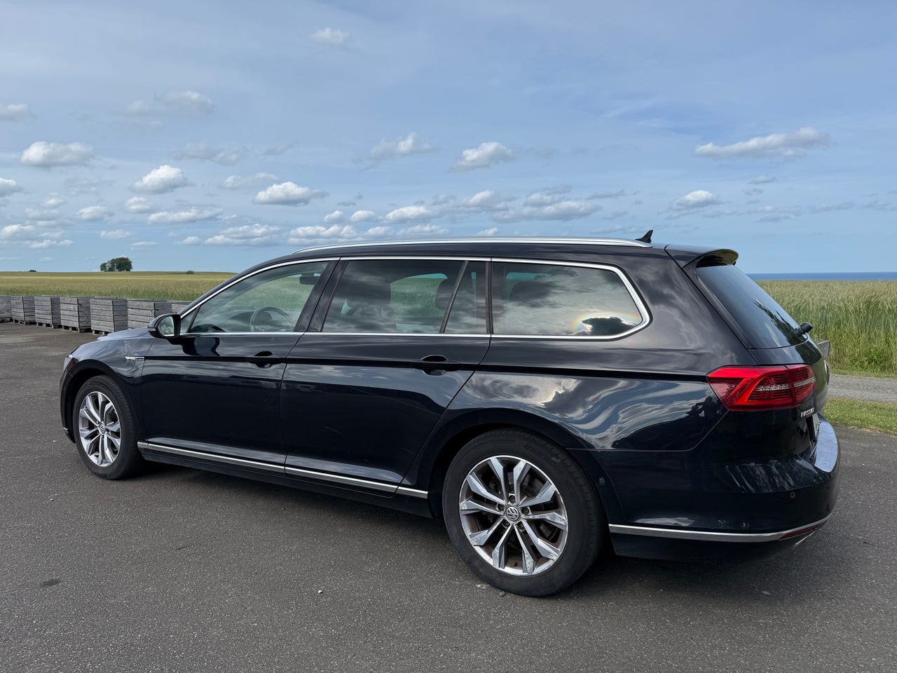 Volkswagen Passat 2015 – bild 1 av 5