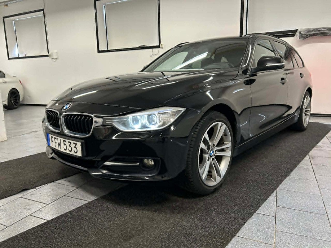 BMW 320 2014 – bild 1 av 16