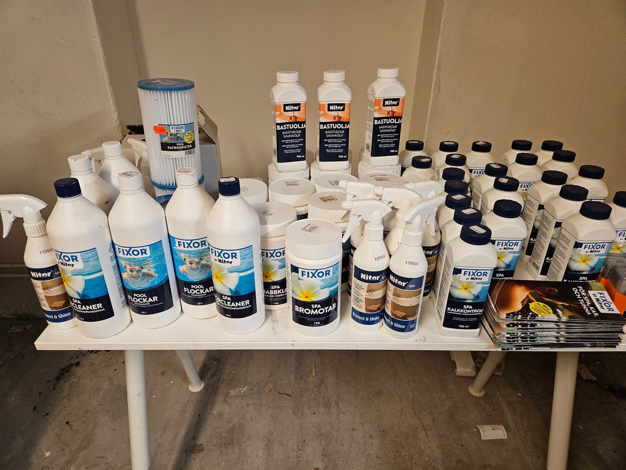 Fixor Nitor pool spakemikalier blandade flaskor Ny pris 12.500 OBS ...