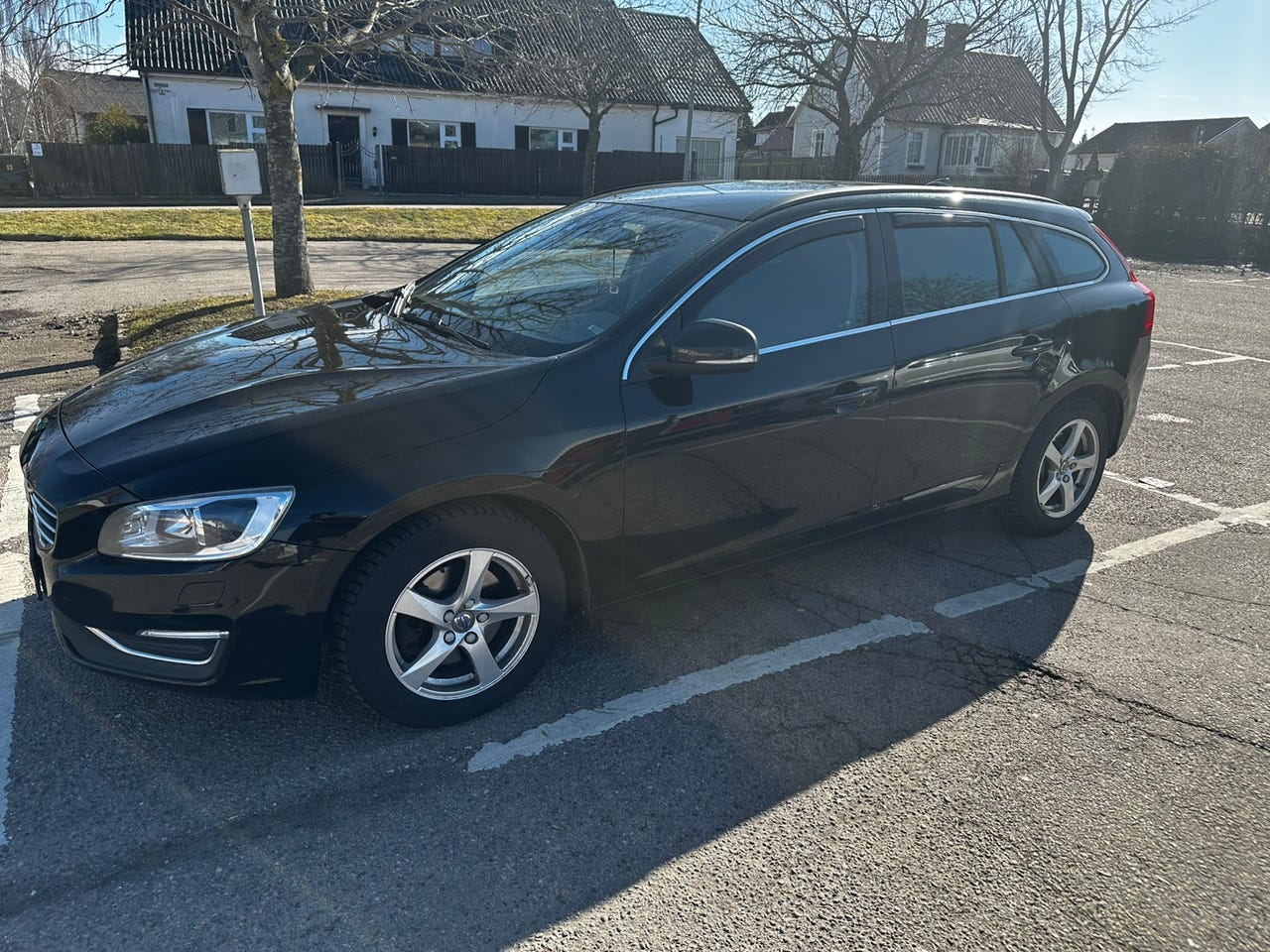 Volvo V60 2016 – bild 1 av 9