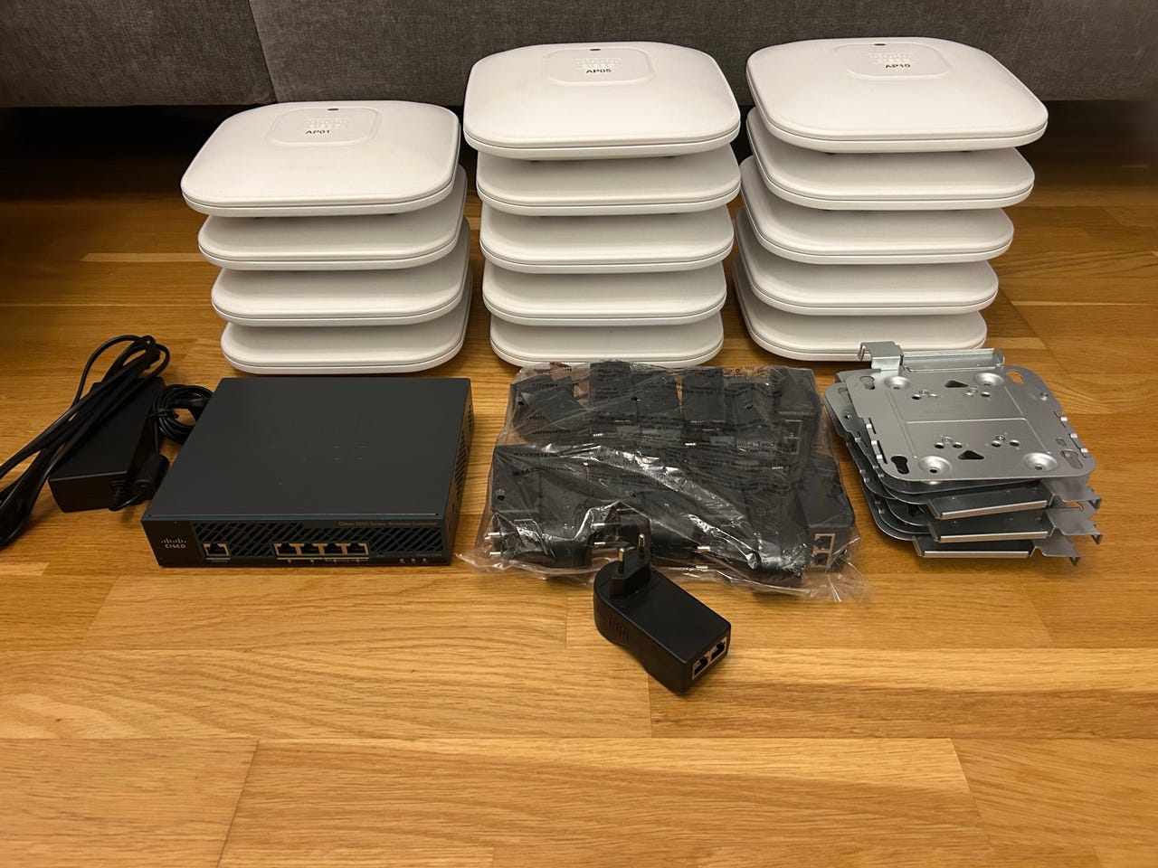 Cisco Wireless Controller with 14 Axess Points | Blocket