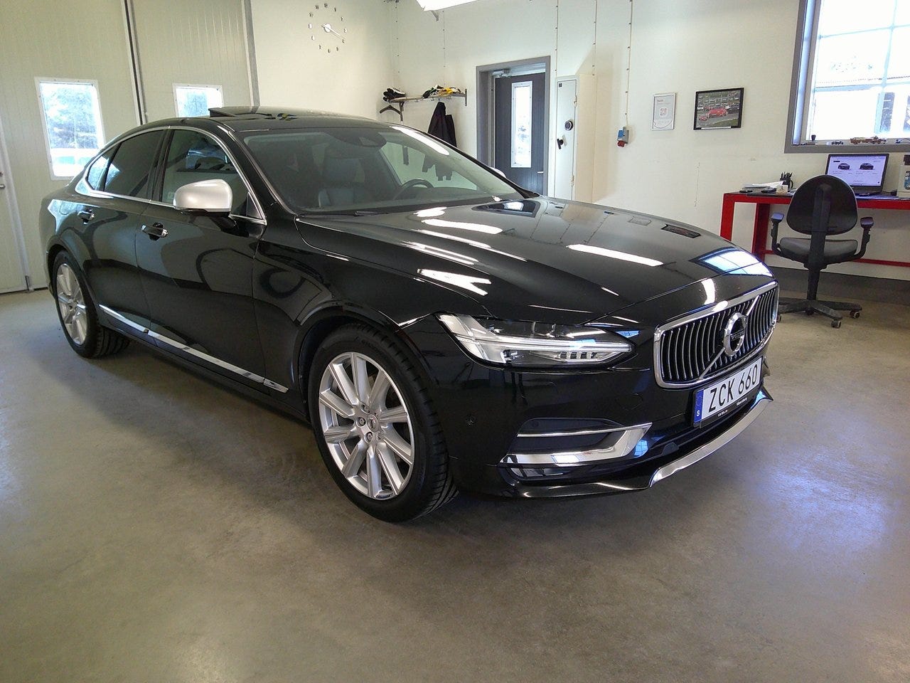 Volvo S90 2018 – bild 1 av 13