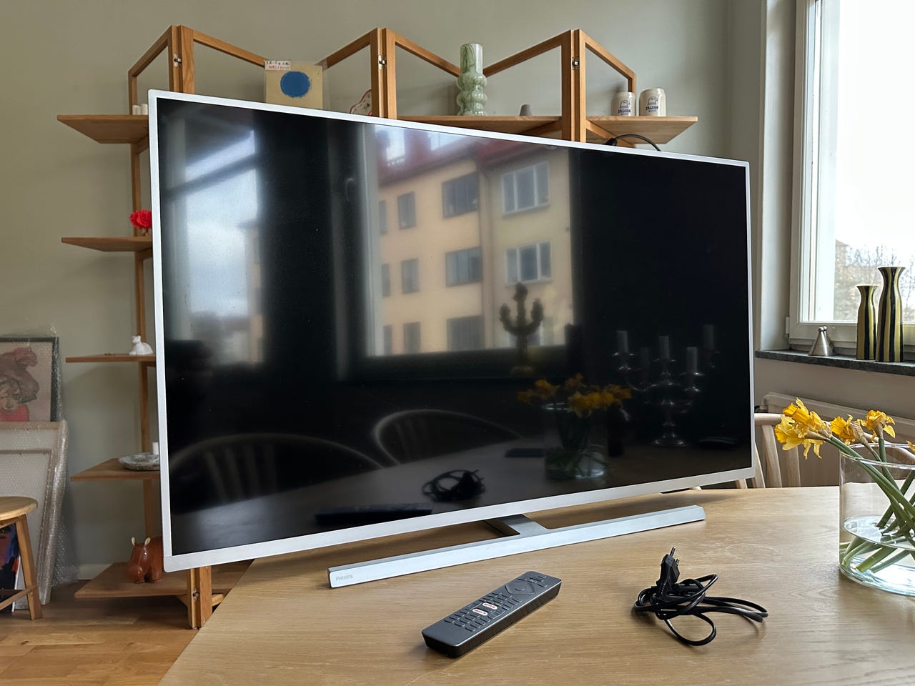 The One Téléviseur 4K Ambilight 43PUS8909/12