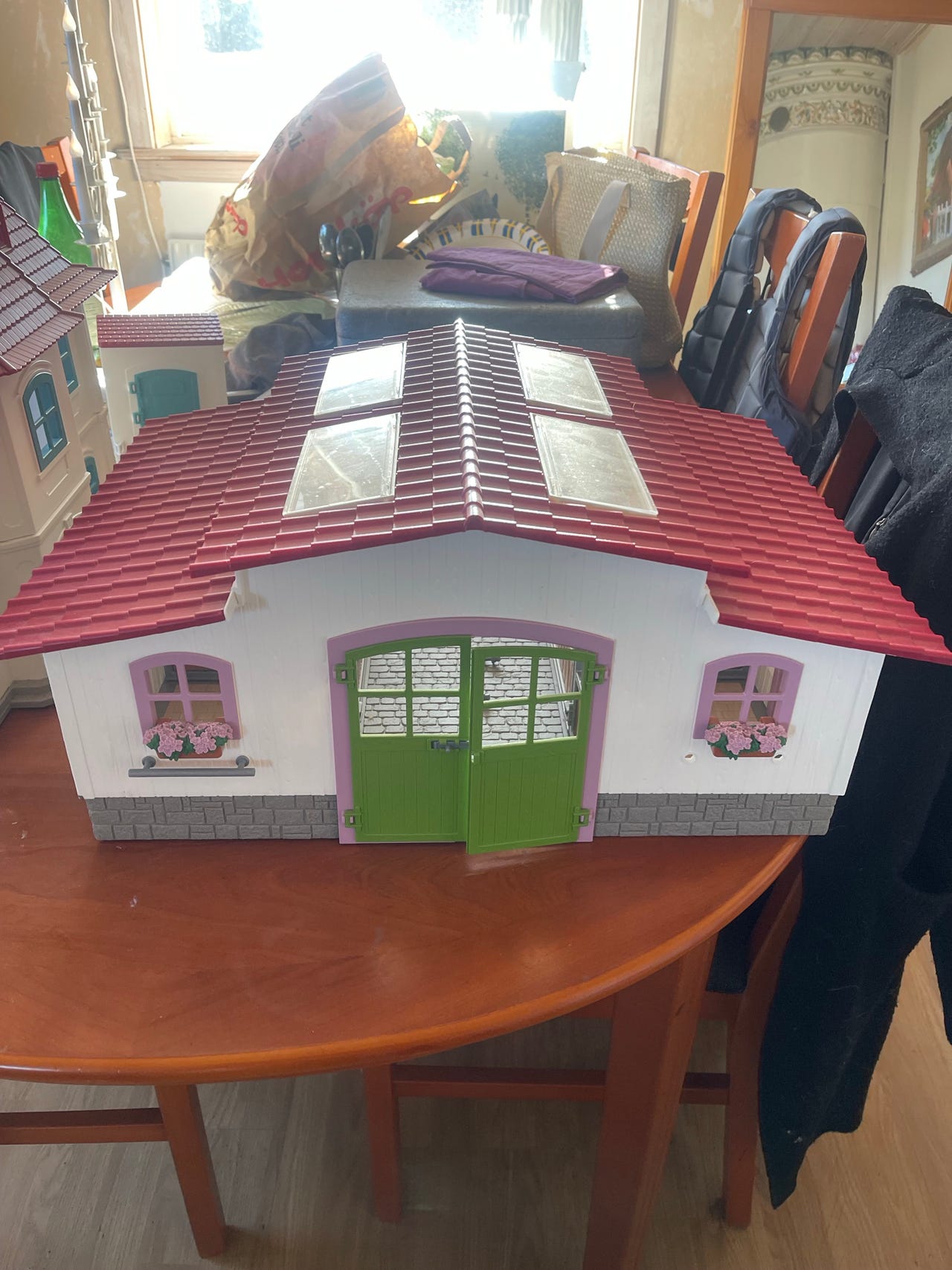 Hästgård leksaksset stall och hus med hästfigurer | Blocket