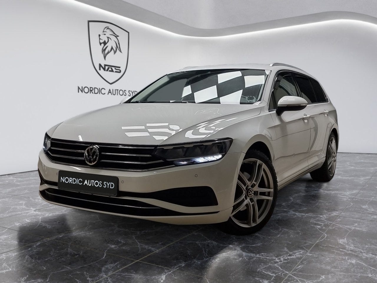Volkswagen Passat 2020 – bild 1 av 22