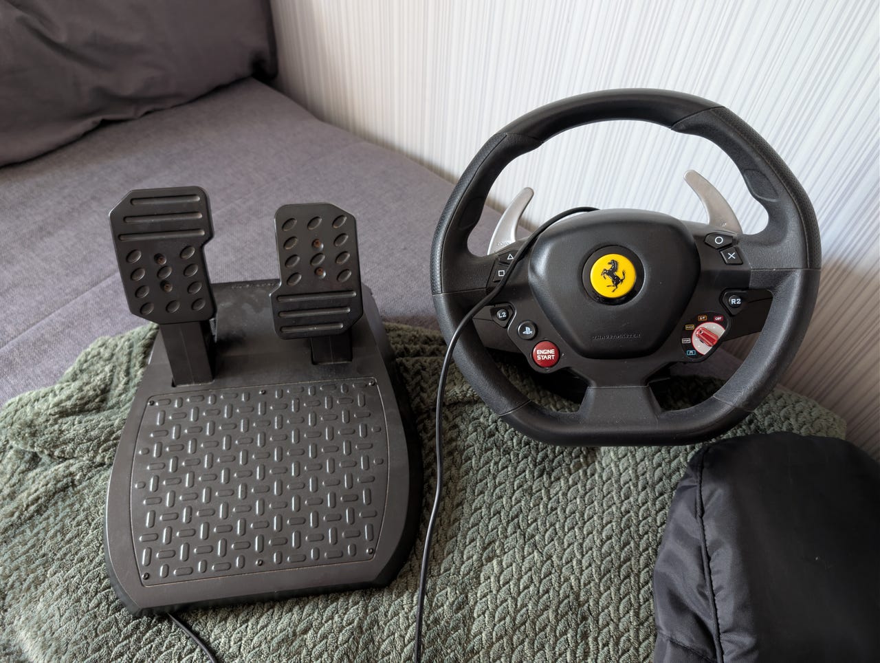 Thrustmaster T80 RW Ferrari 488 GTB ratt och pedaler | Blocket