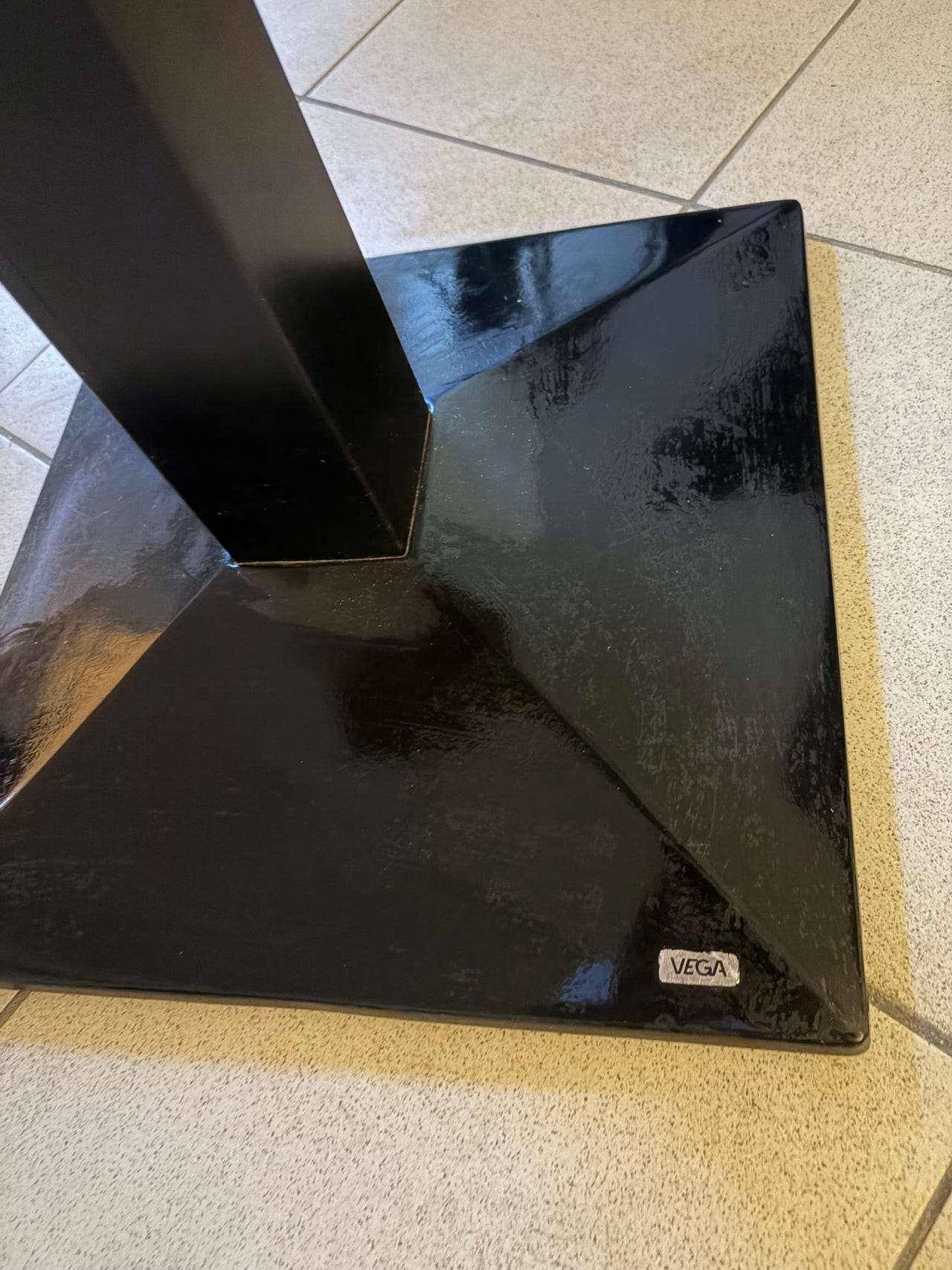 Café bord Vega stativ massiv ek 60*64 | Blocket