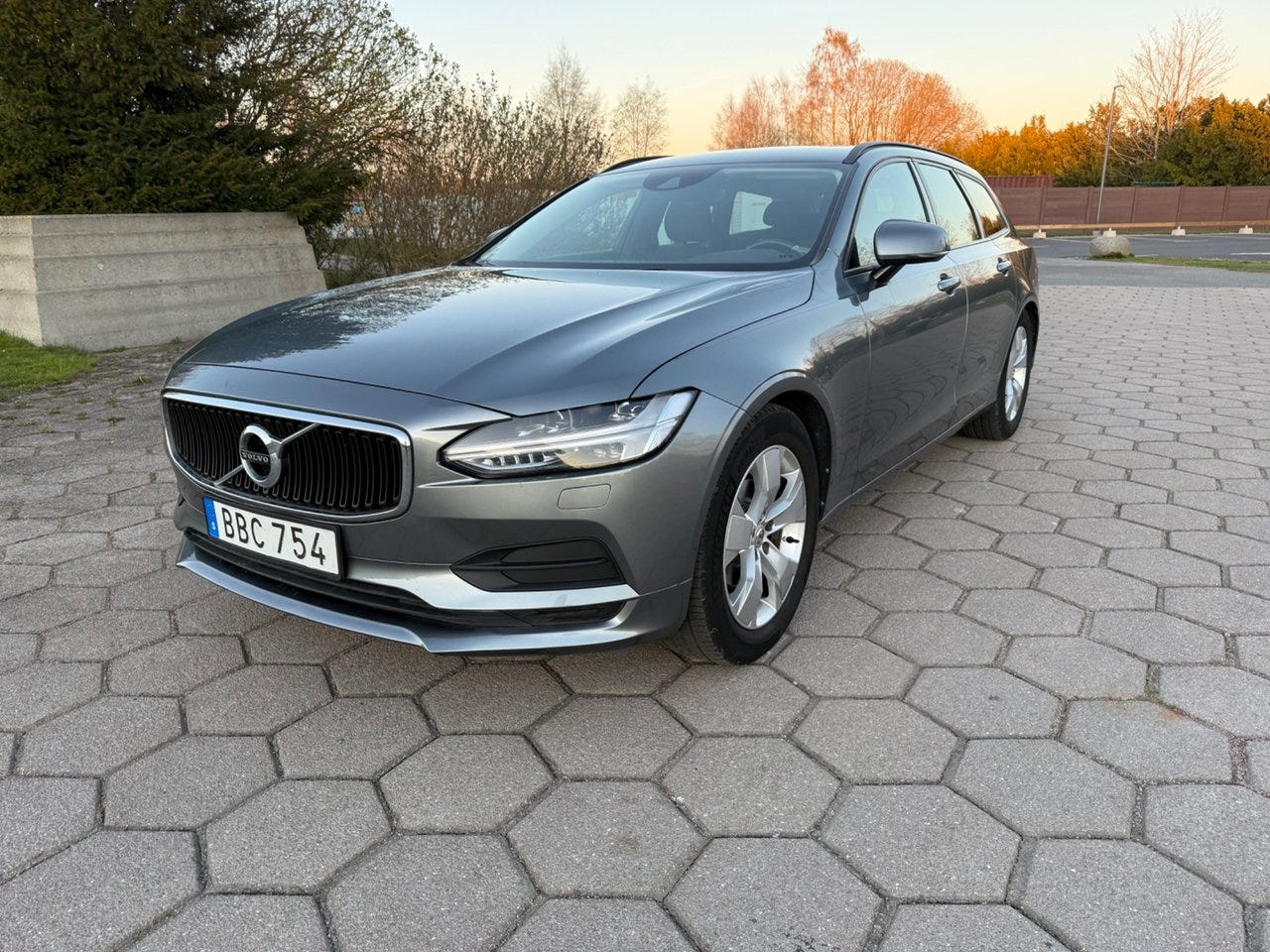 Volvo V90 2018 – bild 1 av 13