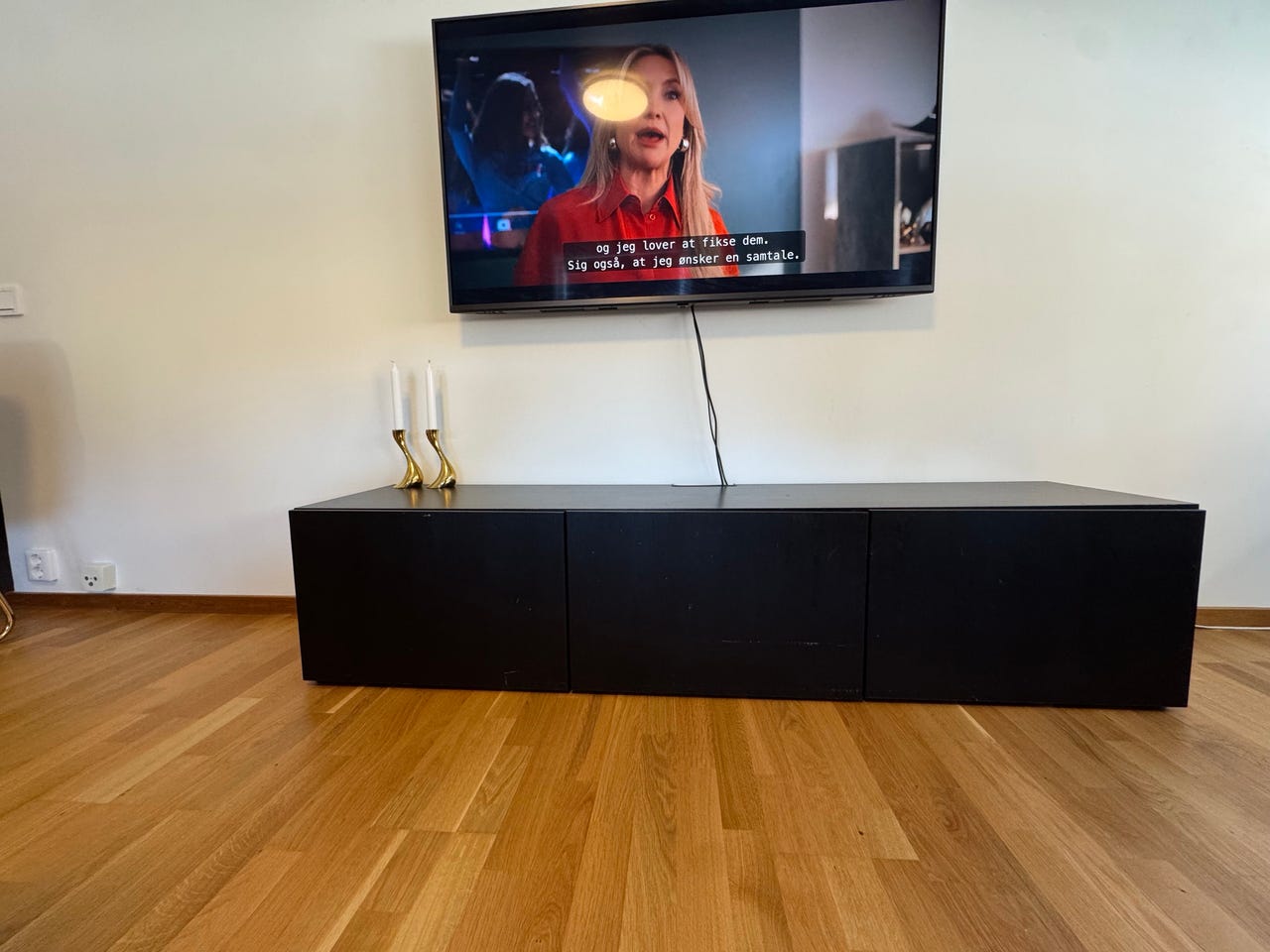 IKEA BESTÅ TV-bänk (Svart) | Blocket