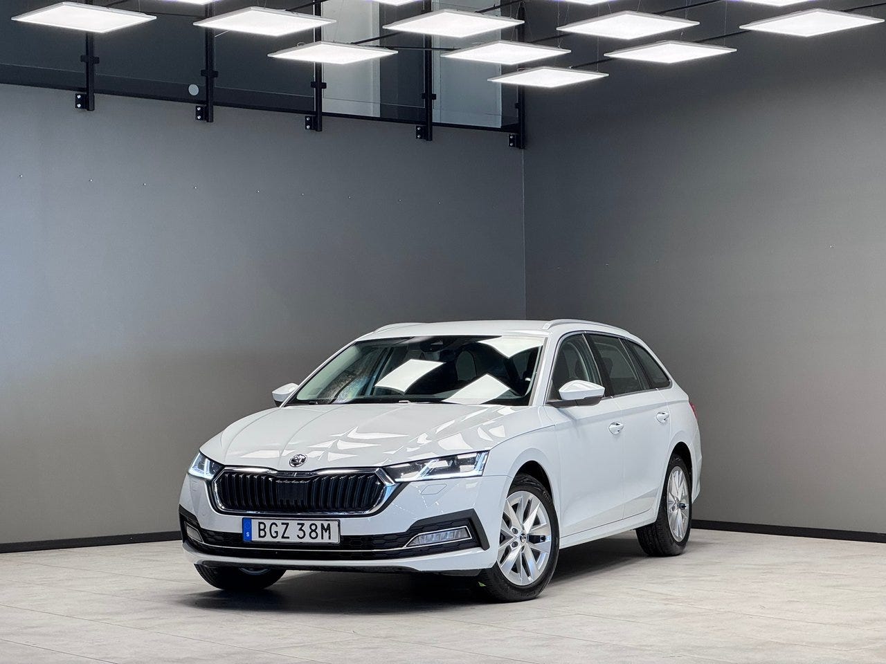 Skoda Octavia 2023 – bild 1 av 22